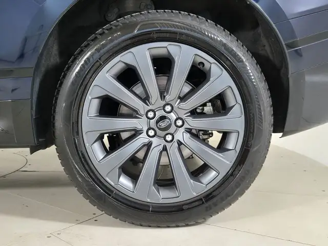 Land Rover Range Rover Velar view 9