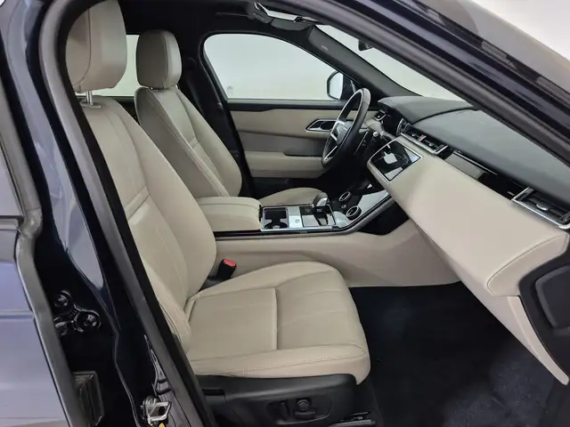 Land Rover Range Rover Velar view 3