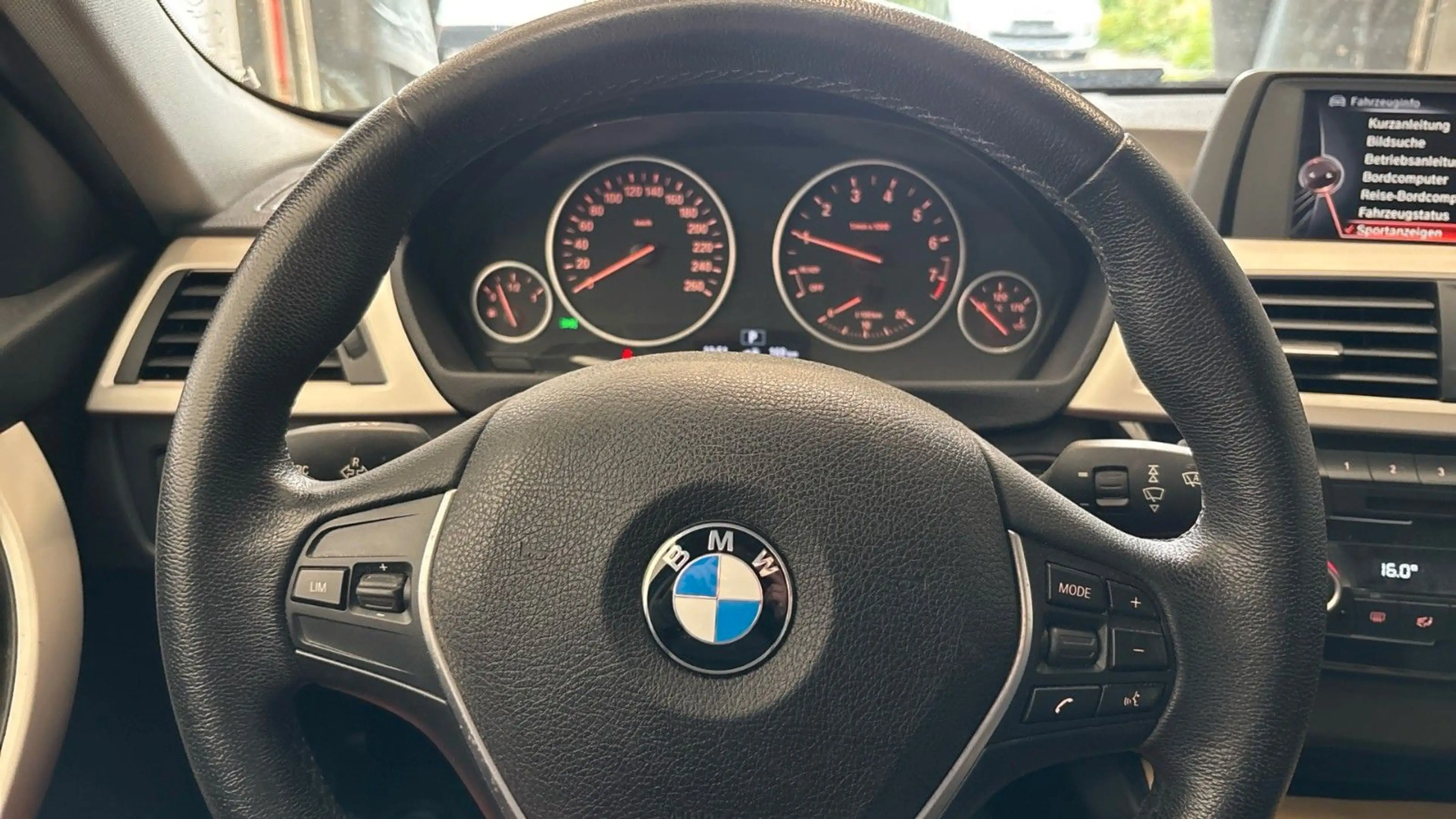 BMW 320 Touring 320 i LED/PDC/SHZ/NAVI — photo 5