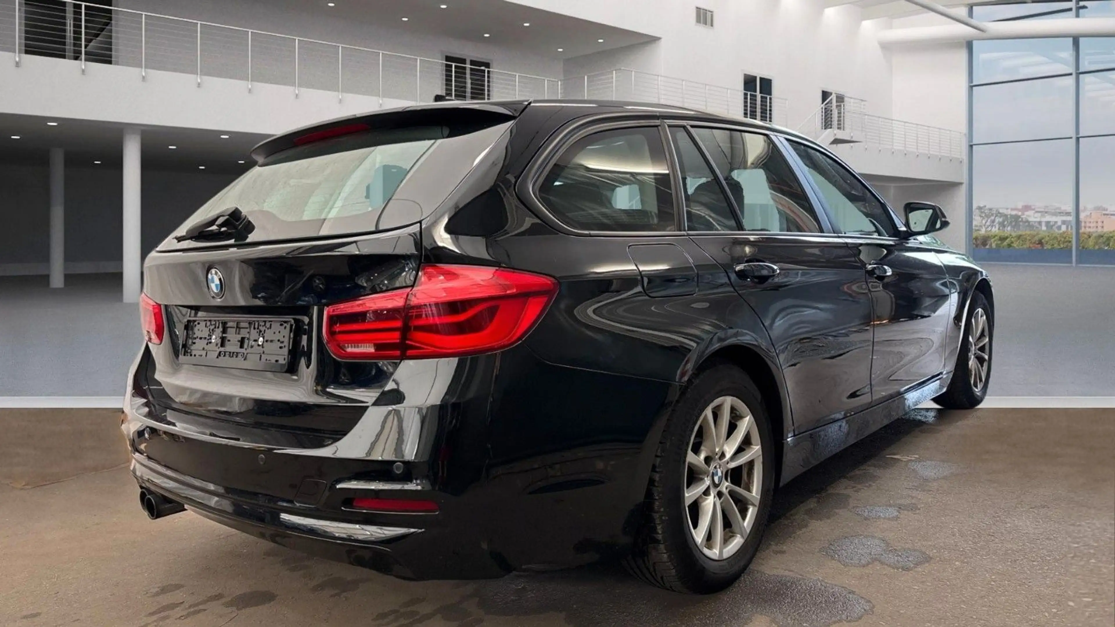 BMW 320 Touring 320 i LED/PDC/SHZ/NAVI — photo 2