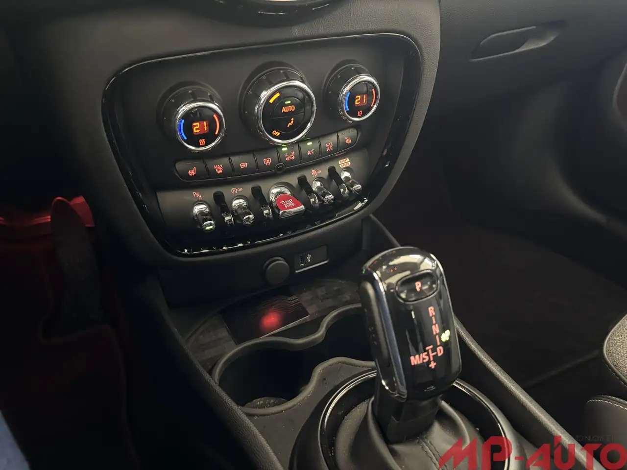 MINI Cooper Clubman Cooper automatica SOLO 20000 KM 17