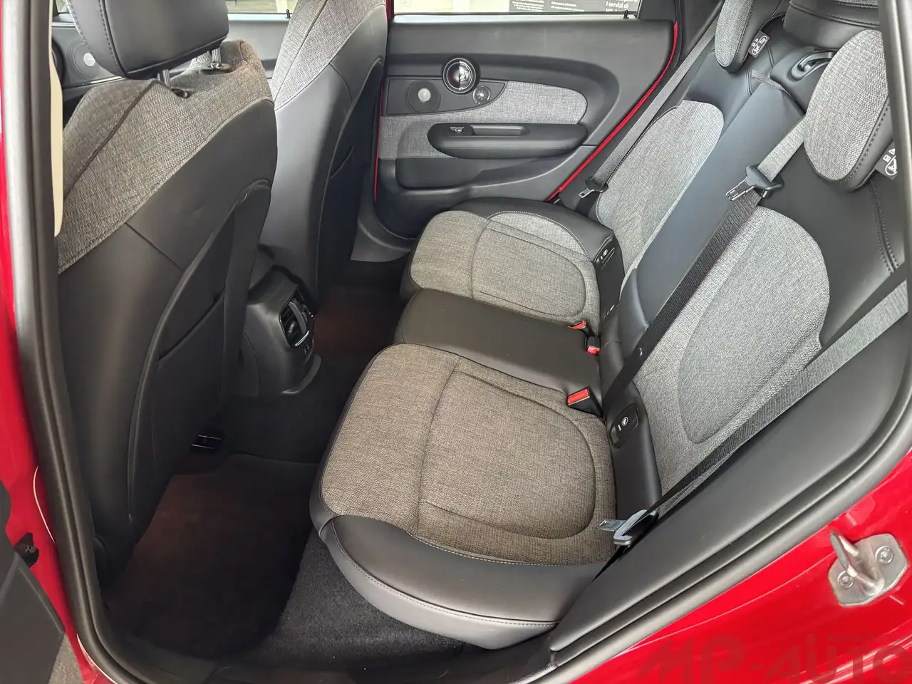 MINI Cooper Clubman Cooper automatica SOLO 20000 KM 18