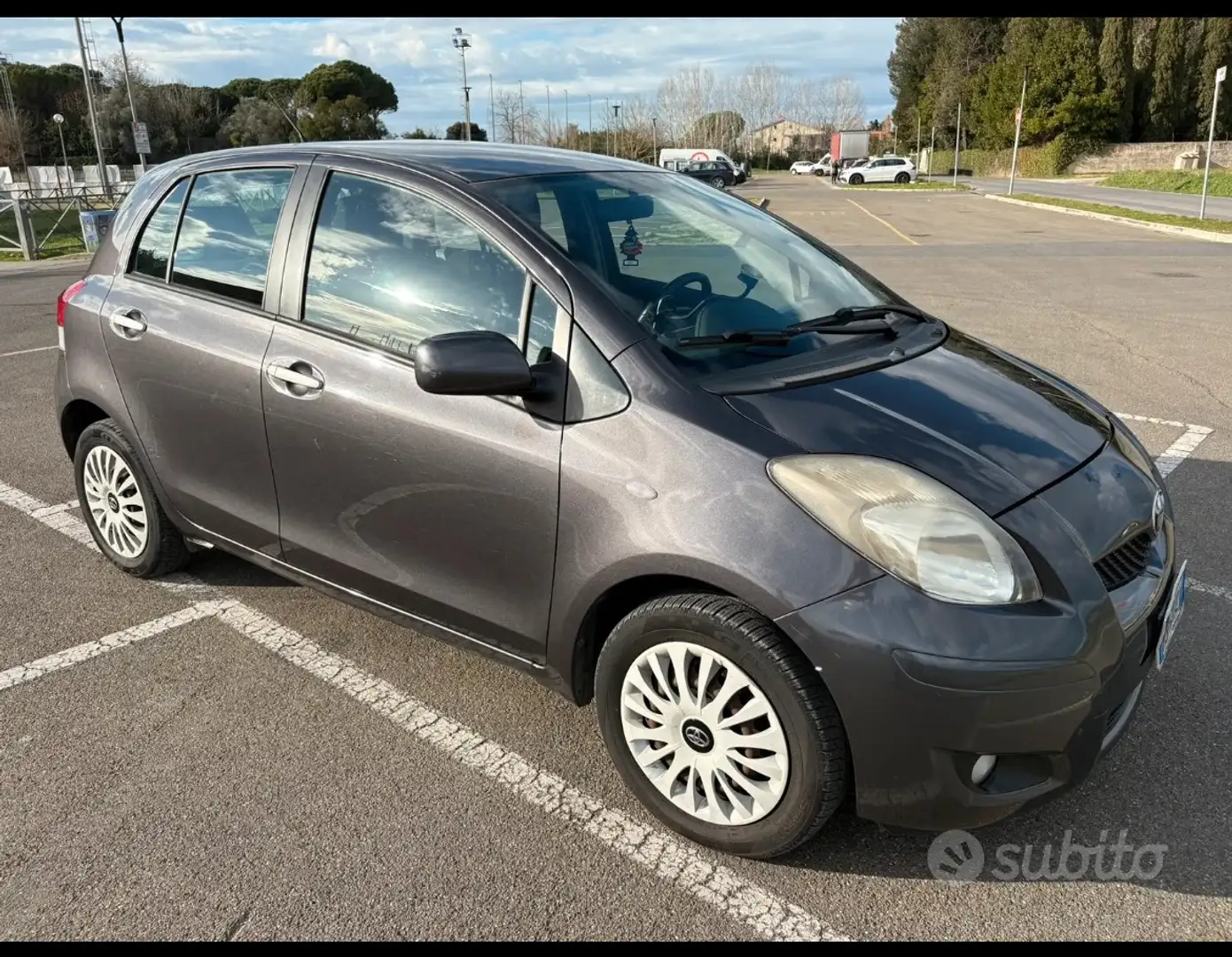 Toyota Yaris 5p 1.0 Sol - 1