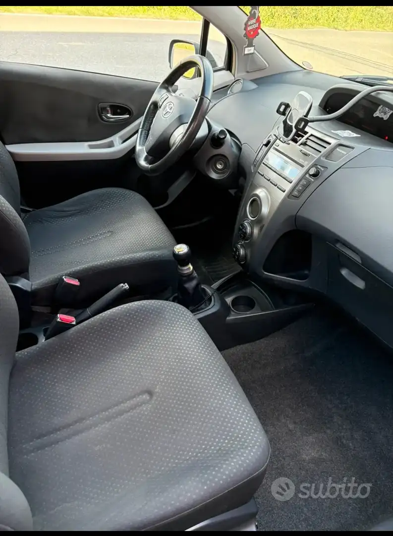 Toyota Yaris 5p 1.0 Sol - 2