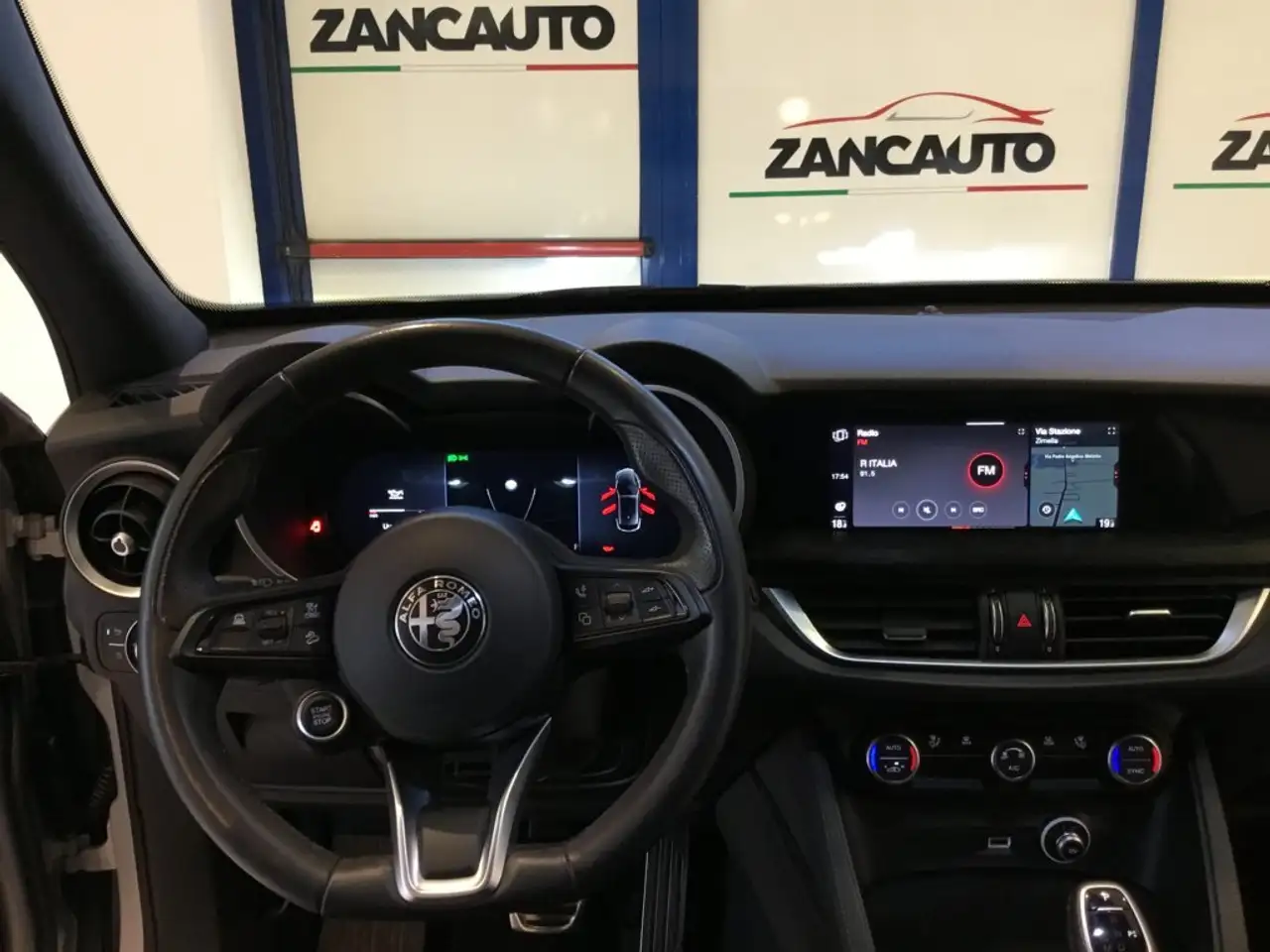 Alfa Romeo Stelvio 2023 — фото 10