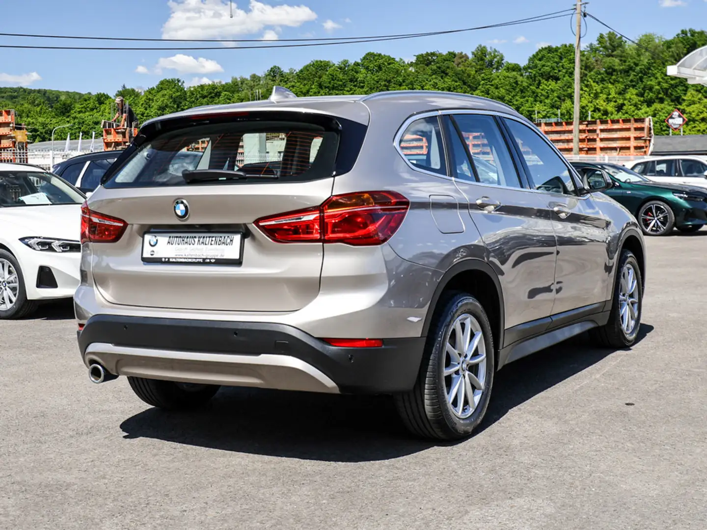 BMW X1 sDrive18i Advantage FACEL. NAVI KAMERA SHZ Zilver - 2