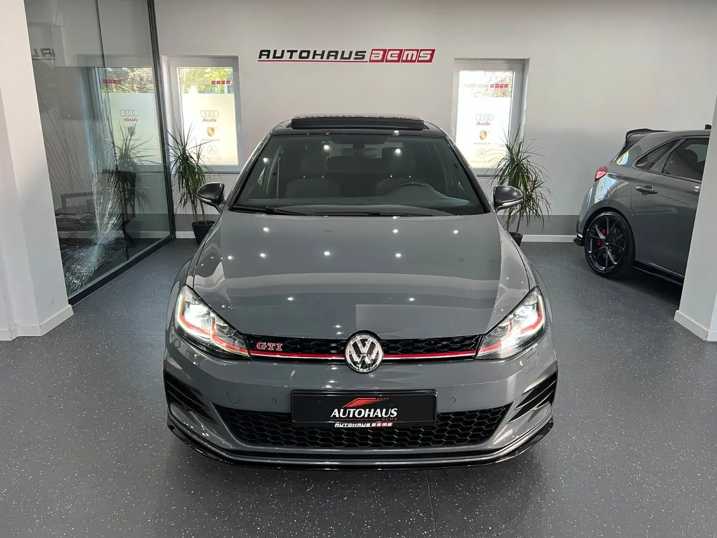 Volkswagen Golf VII Lim. GTI TCR *PANO*AKRA*REIFN*ACC*DCC* Grau - 1