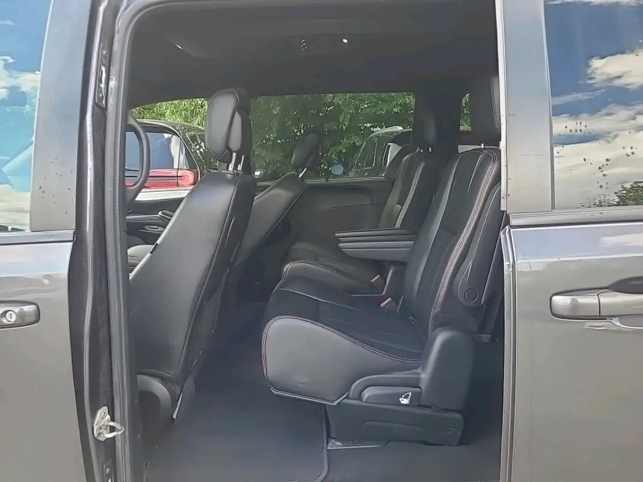 Dodge Grand Caravan снимка Dodge Grand Caravan
