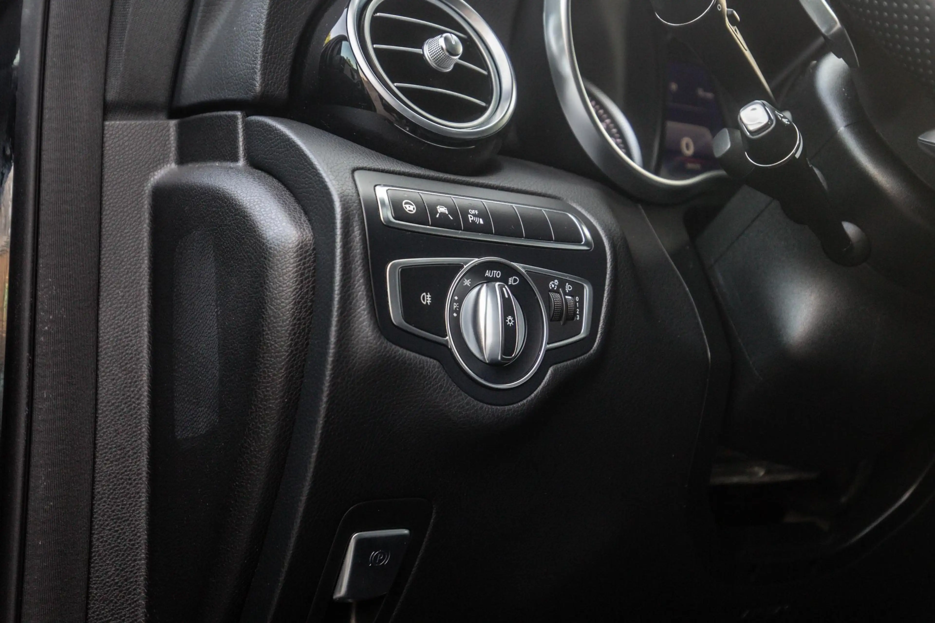 Mercedes-Benz GLC 250 4MATIC — photo 17
