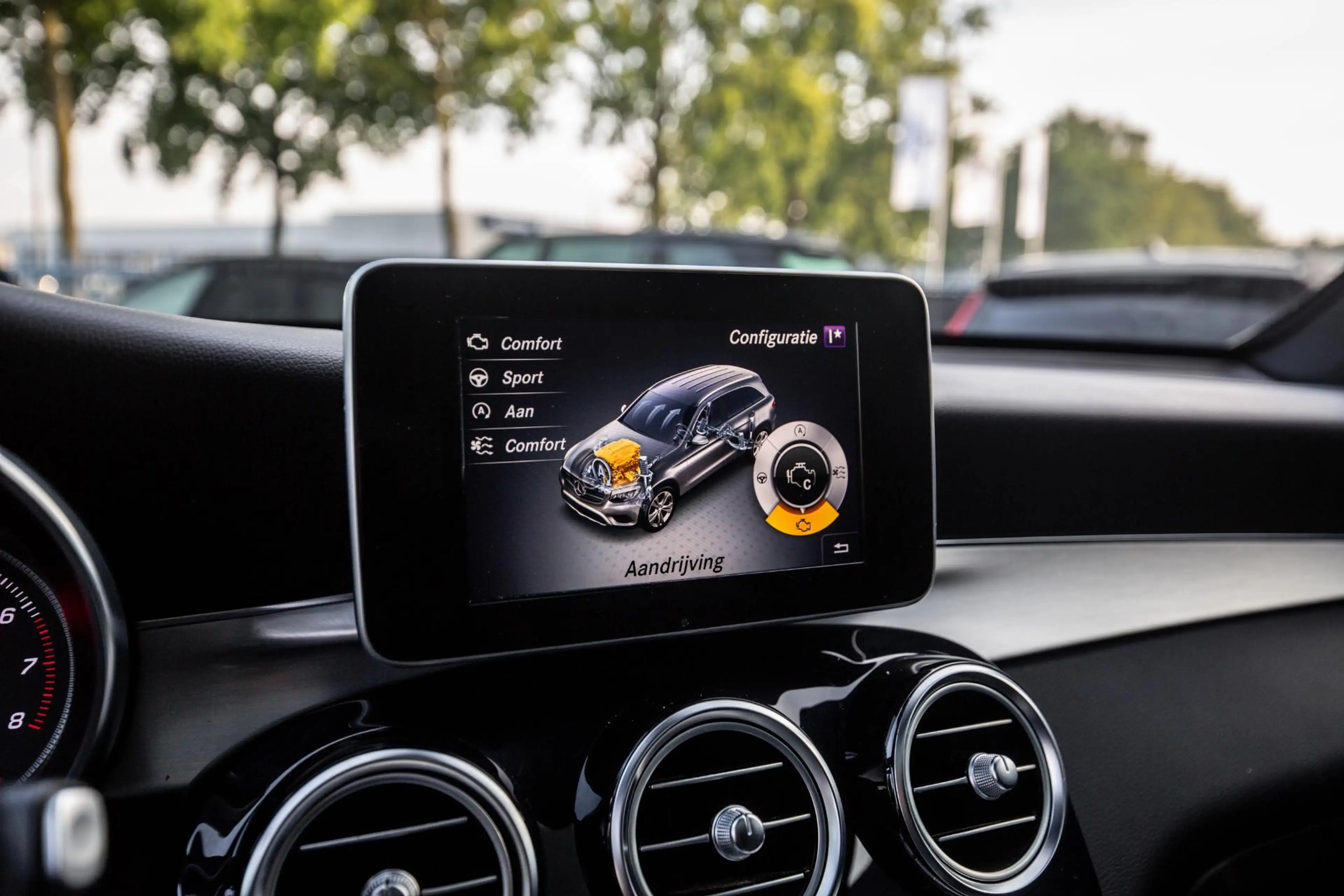 Mercedes-Benz GLC 250 4MATIC — photo 20