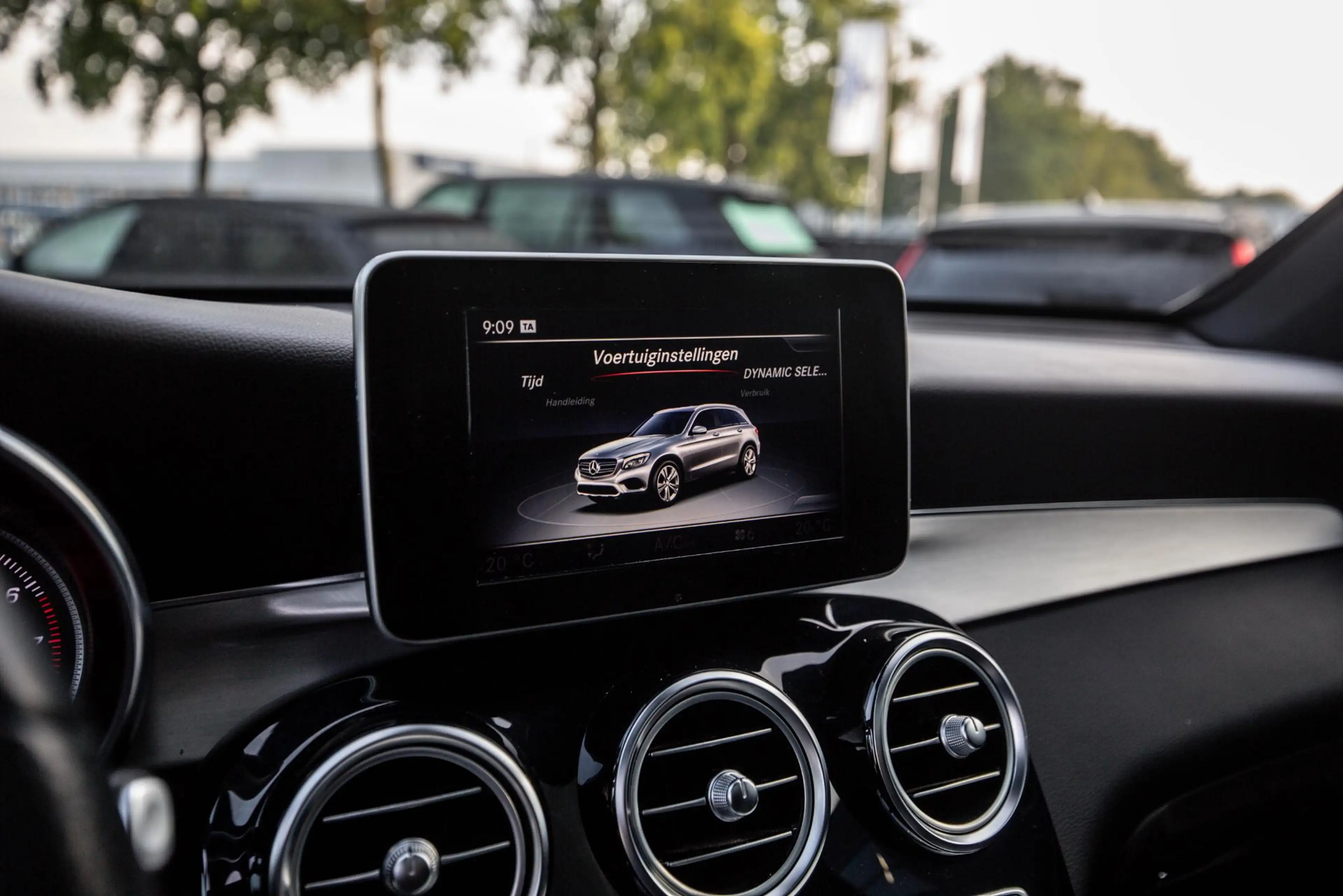 Mercedes-Benz GLC 250 4MATIC — photo 19