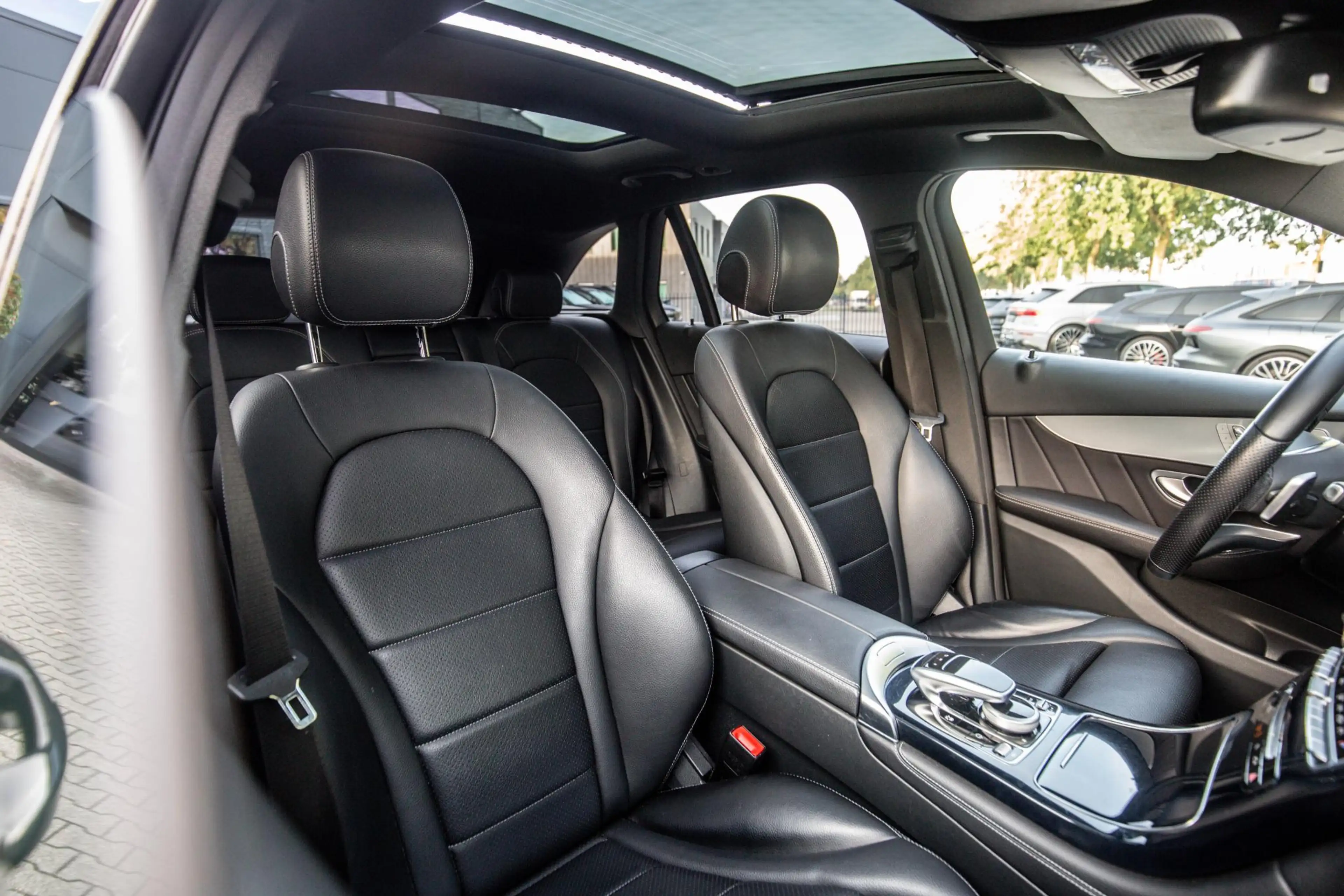 Mercedes-Benz GLC 250 4MATIC — photo 24
