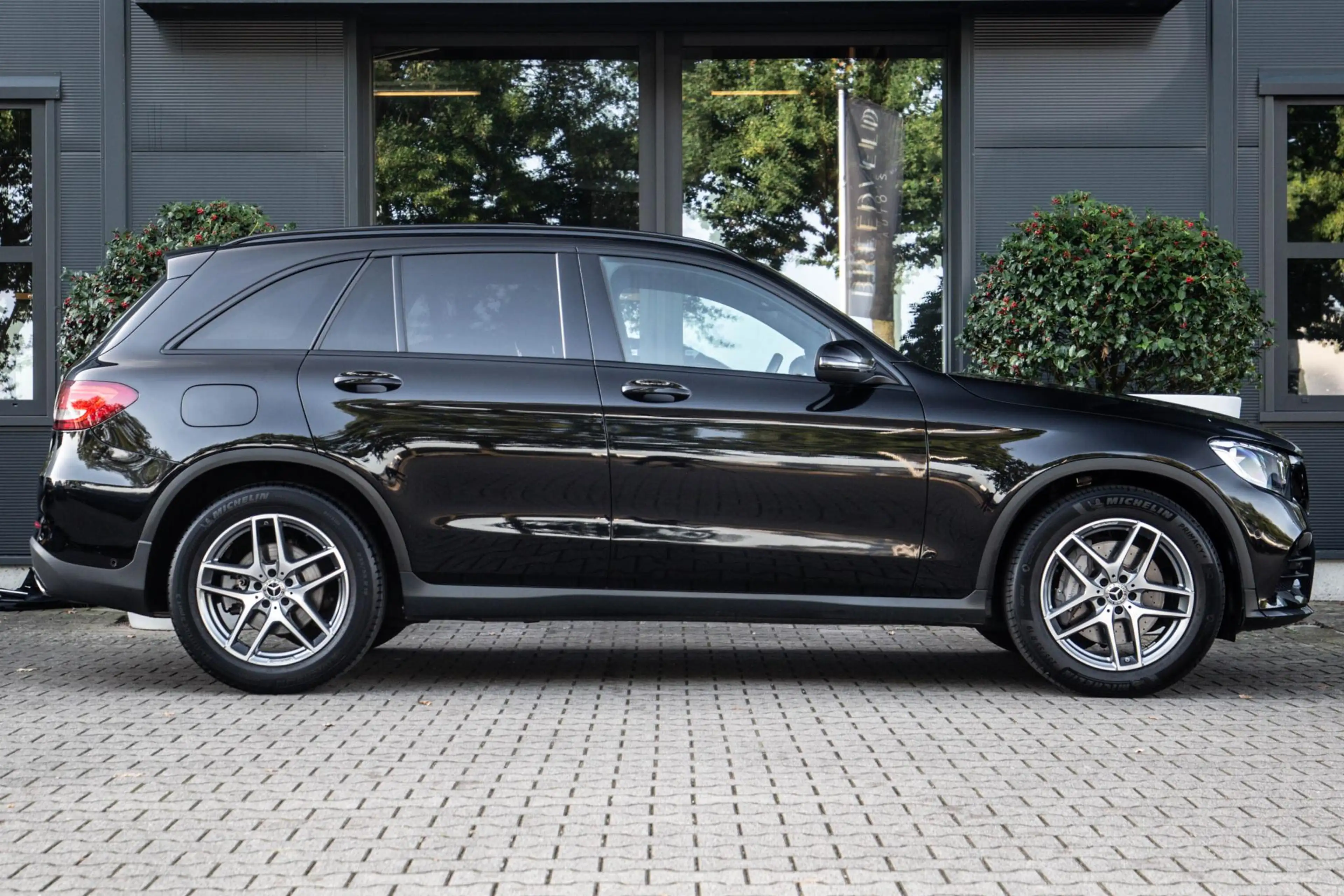 Mercedes-Benz GLC 250 4MATIC — photo 11