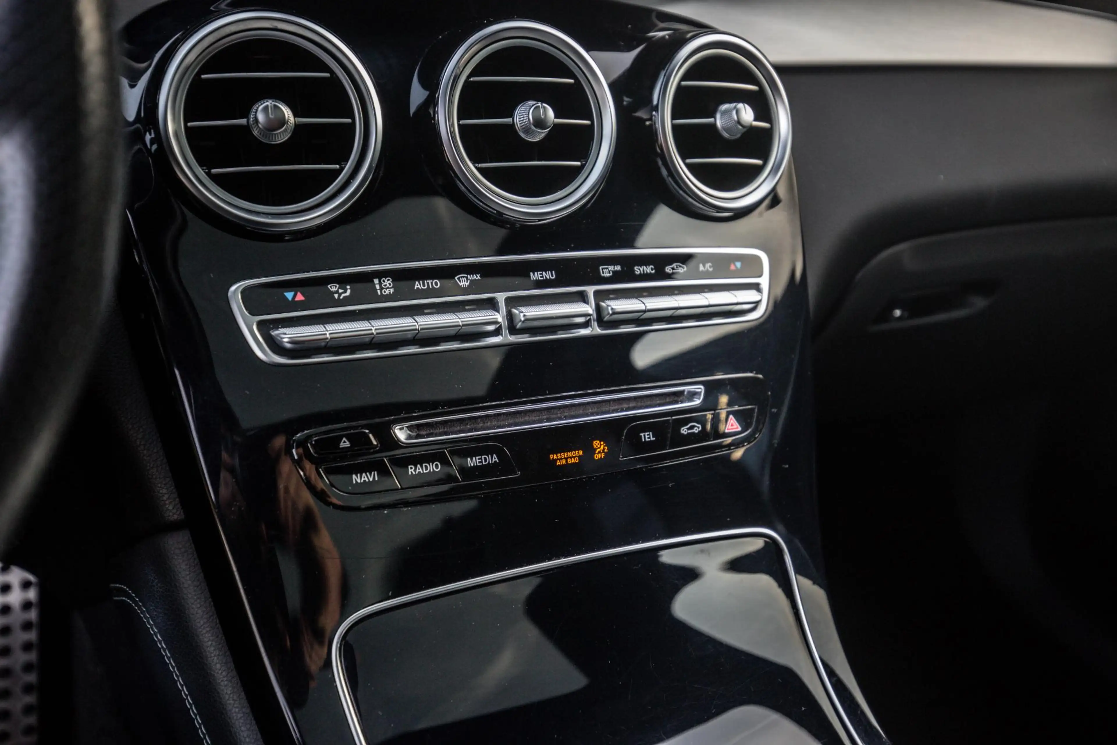 Mercedes-Benz GLC 250 4MATIC — photo 22