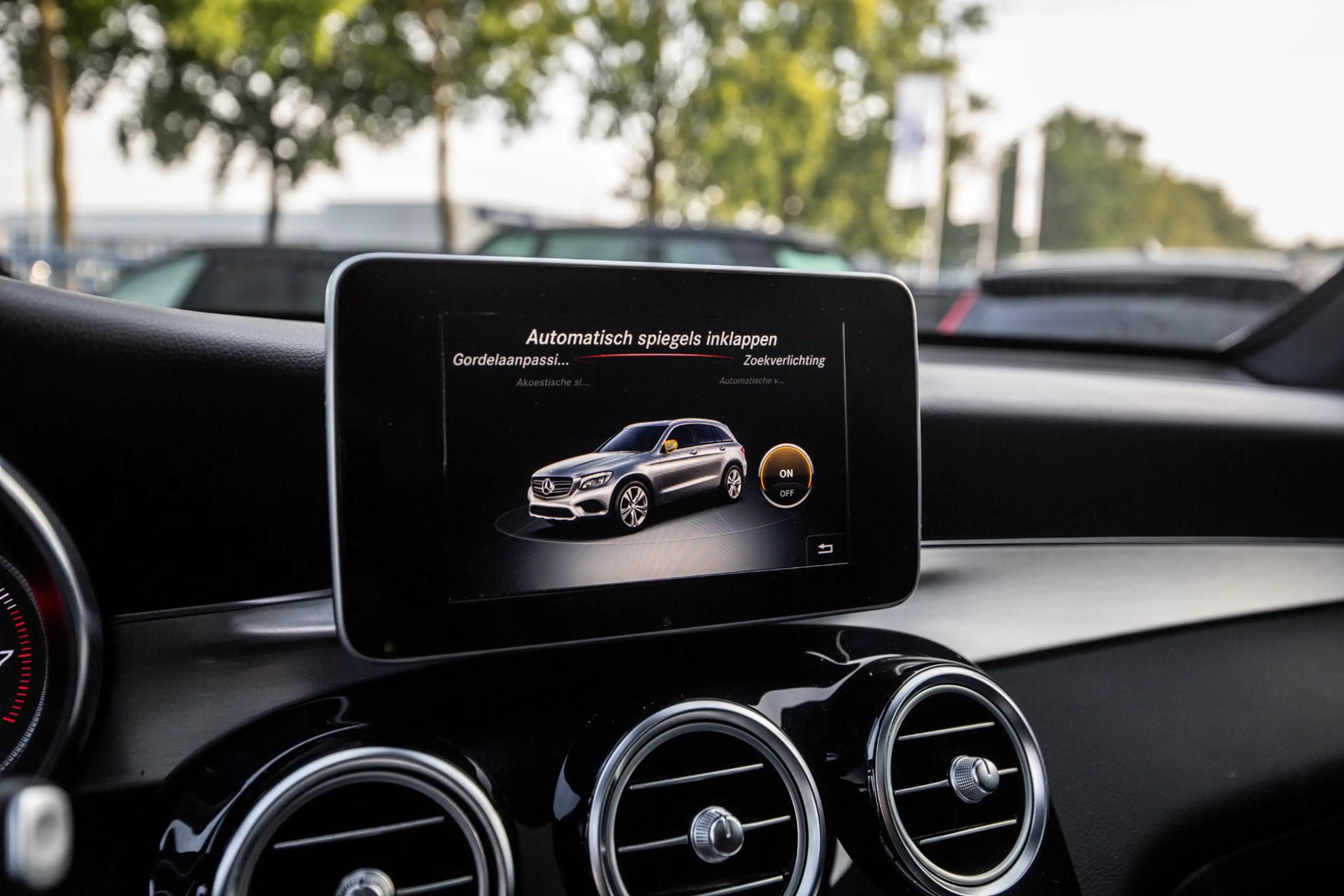 Mercedes-Benz GLC 250 4MATIC — photo 21