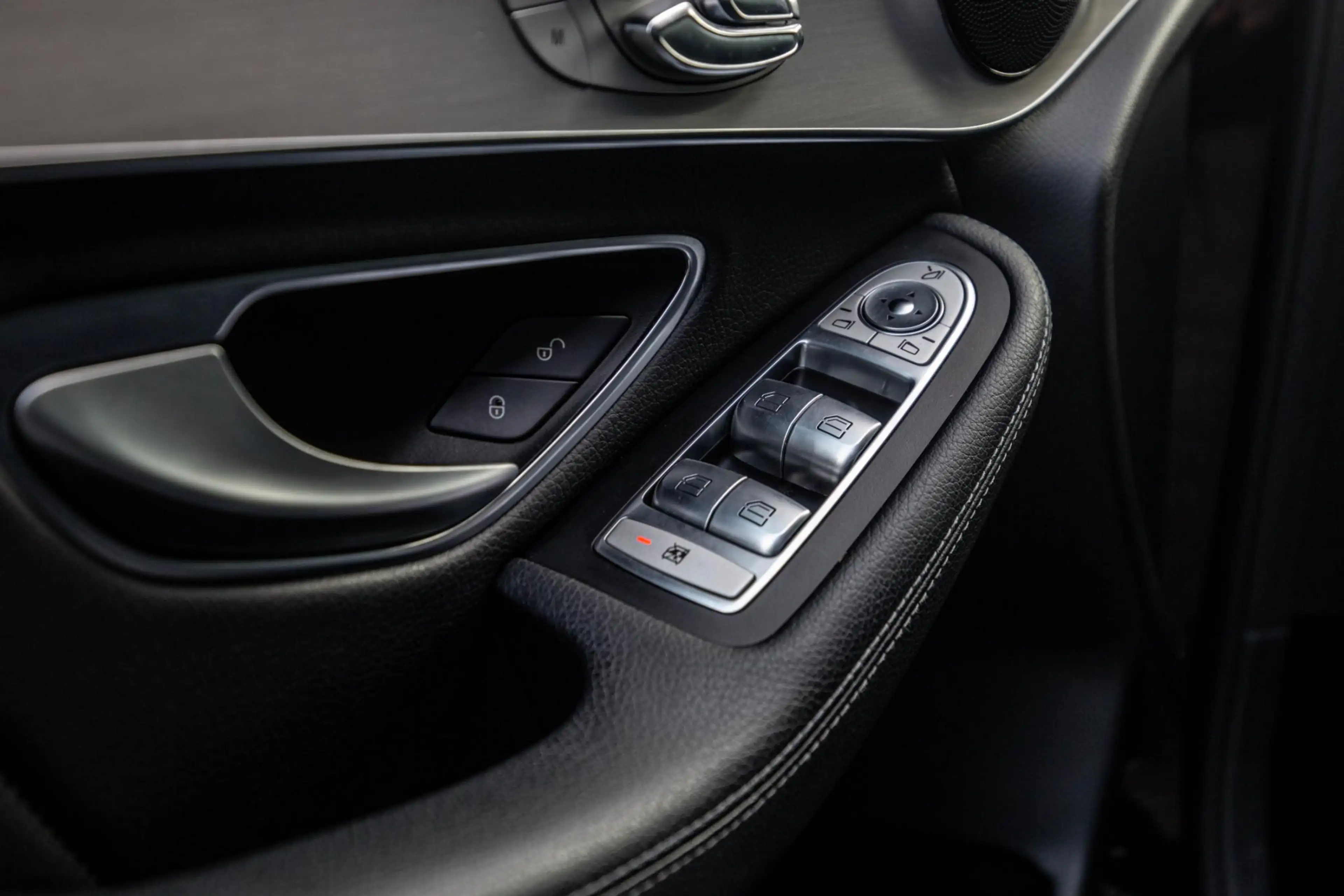 Mercedes-Benz GLC 250 4MATIC — photo 16