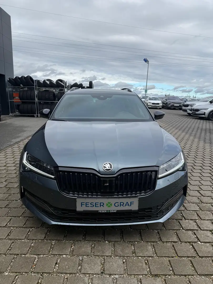Skoda Superb Combi Sportline 2.0 TDI 7-DSG *NAVI*KAMERA Grau - 2