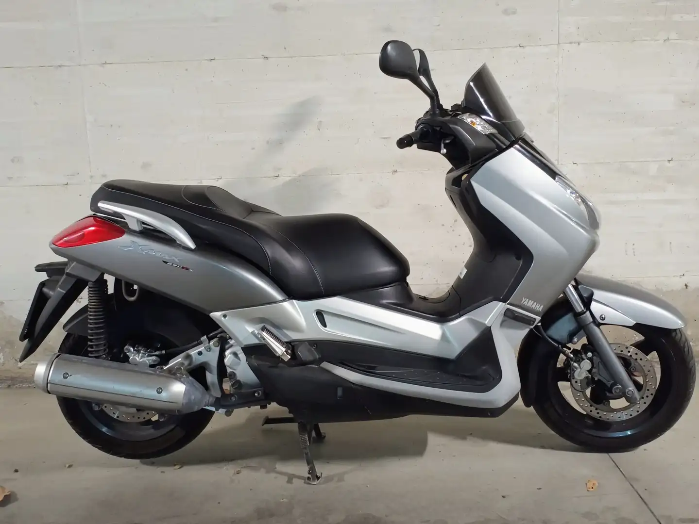 Yamaha X-Max 250 Black Сірий - 2