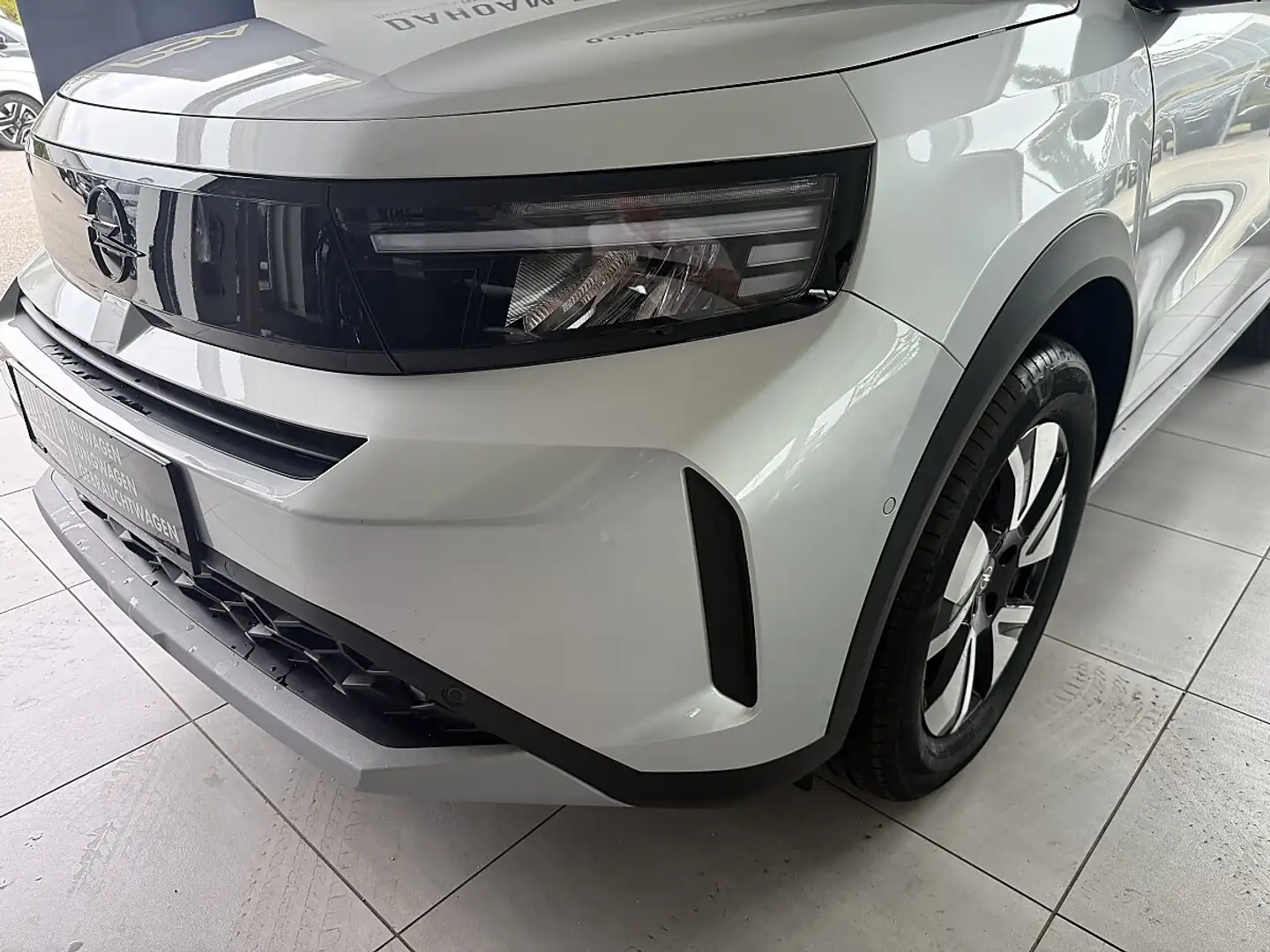 Opel Frontera 1.2 DI MHEV Ultimate Aut. Silber - 2