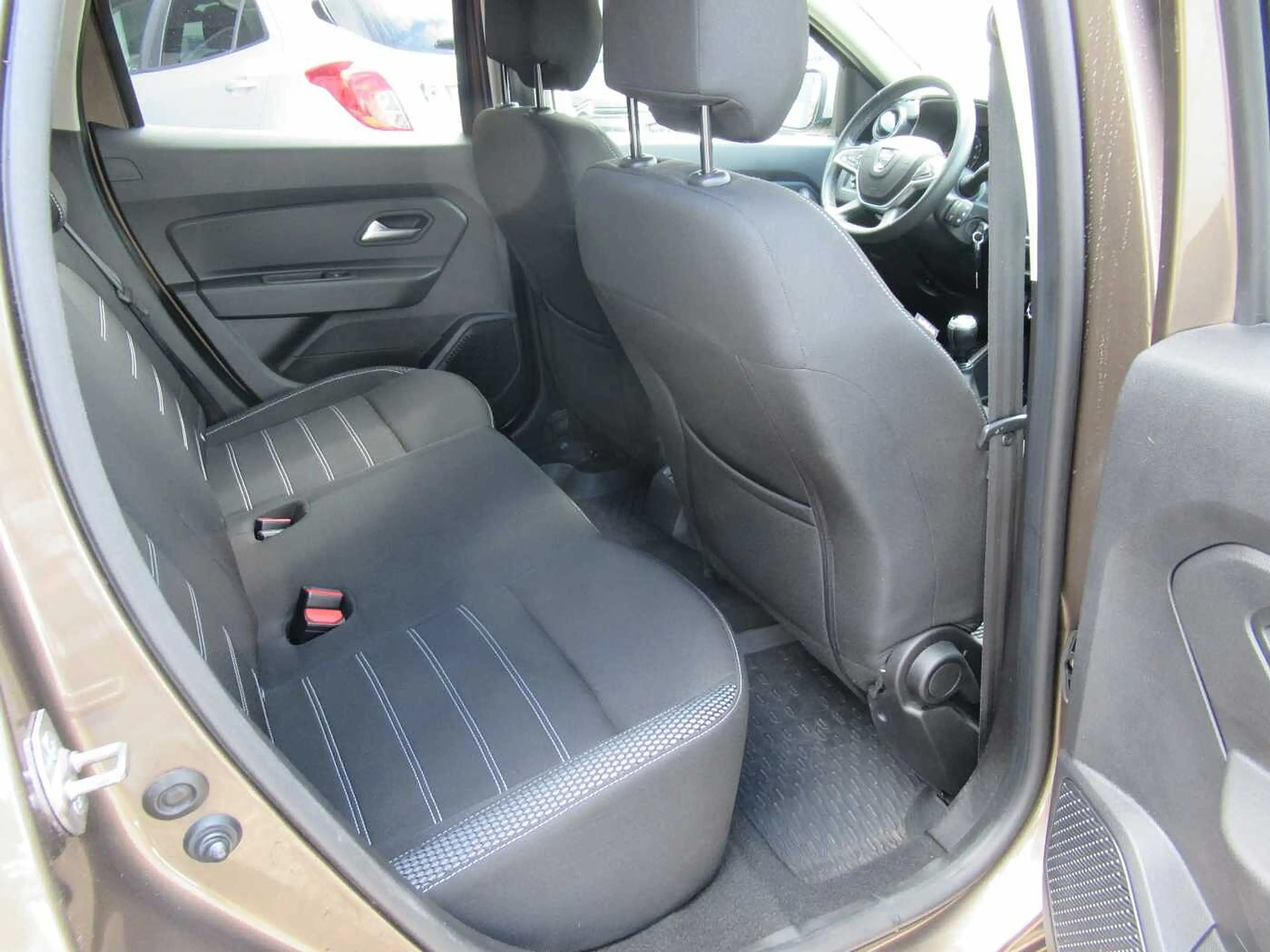 Dacia Duster TCe Prestige — photo 11