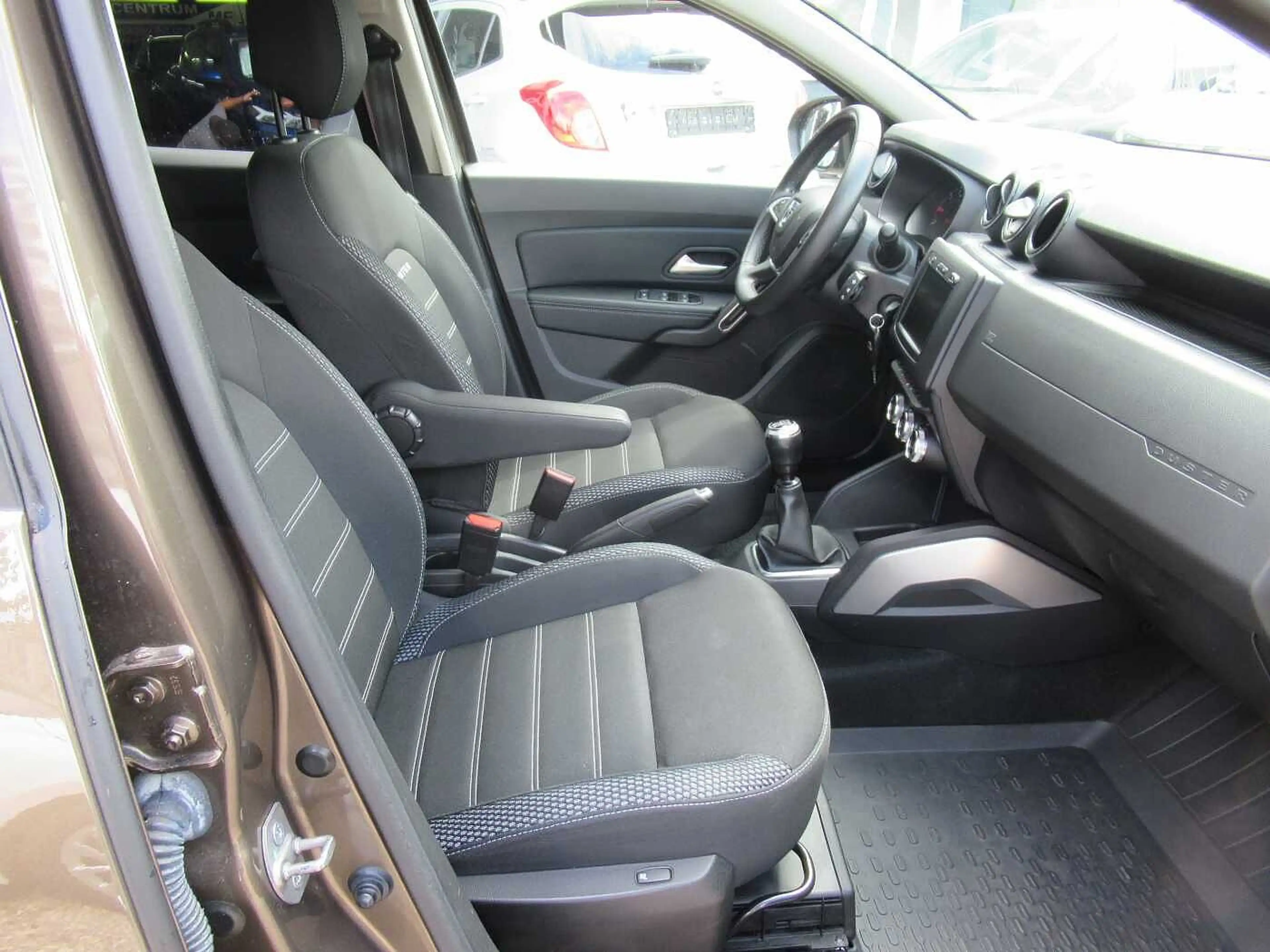 Dacia Duster TCe Prestige — photo 12