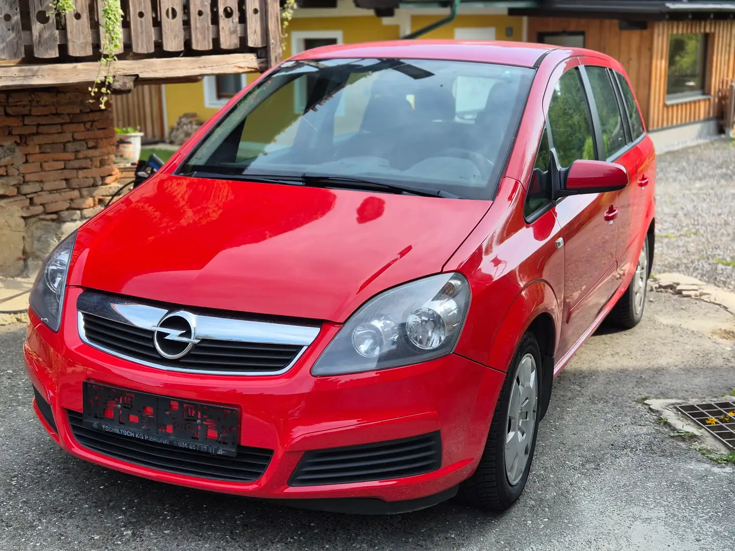 Opel Zafira Zafira Edition 1,9 CDTI Edition Červená - 1