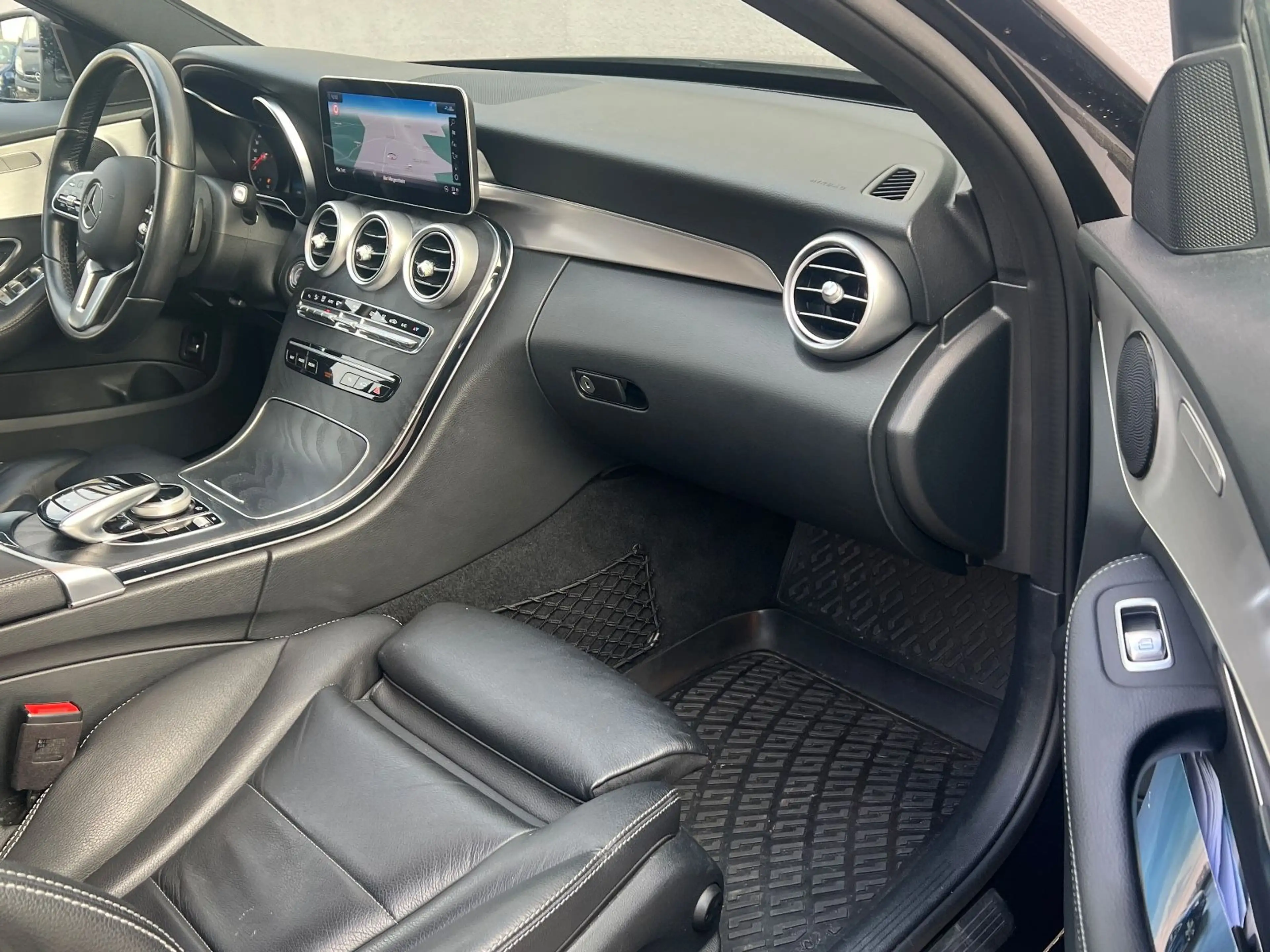 Mercedes-Benz C 300 Limousine *TÜVNEU*LEDER*LED*NAVI* — photo 13