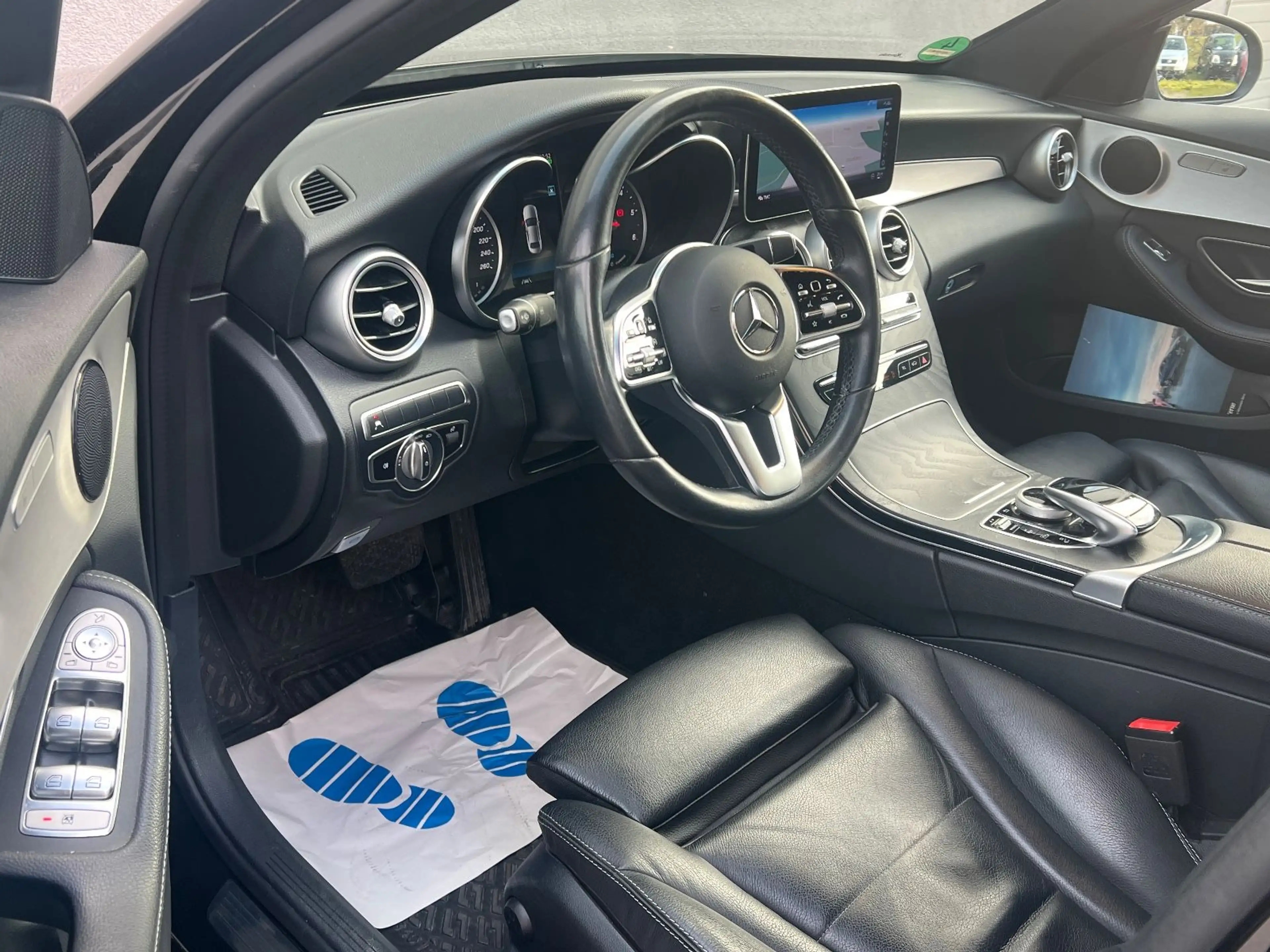 Mercedes-Benz C 300 Limousine *TÜVNEU*LEDER*LED*NAVI* — photo 10