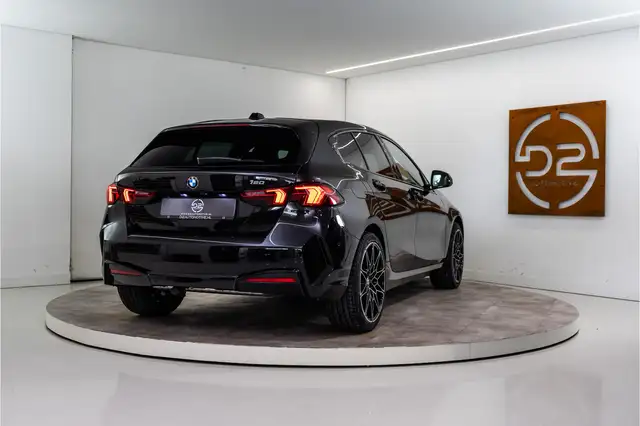 BMW 1 Series view 5