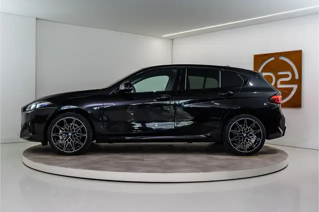 BMW 1 Series view 2
