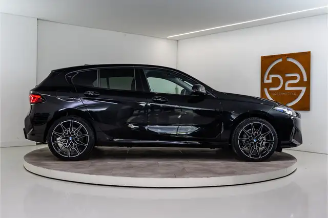 BMW 1 Series view 6