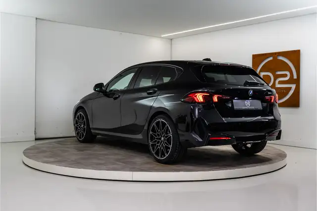 BMW 1 Series view 3