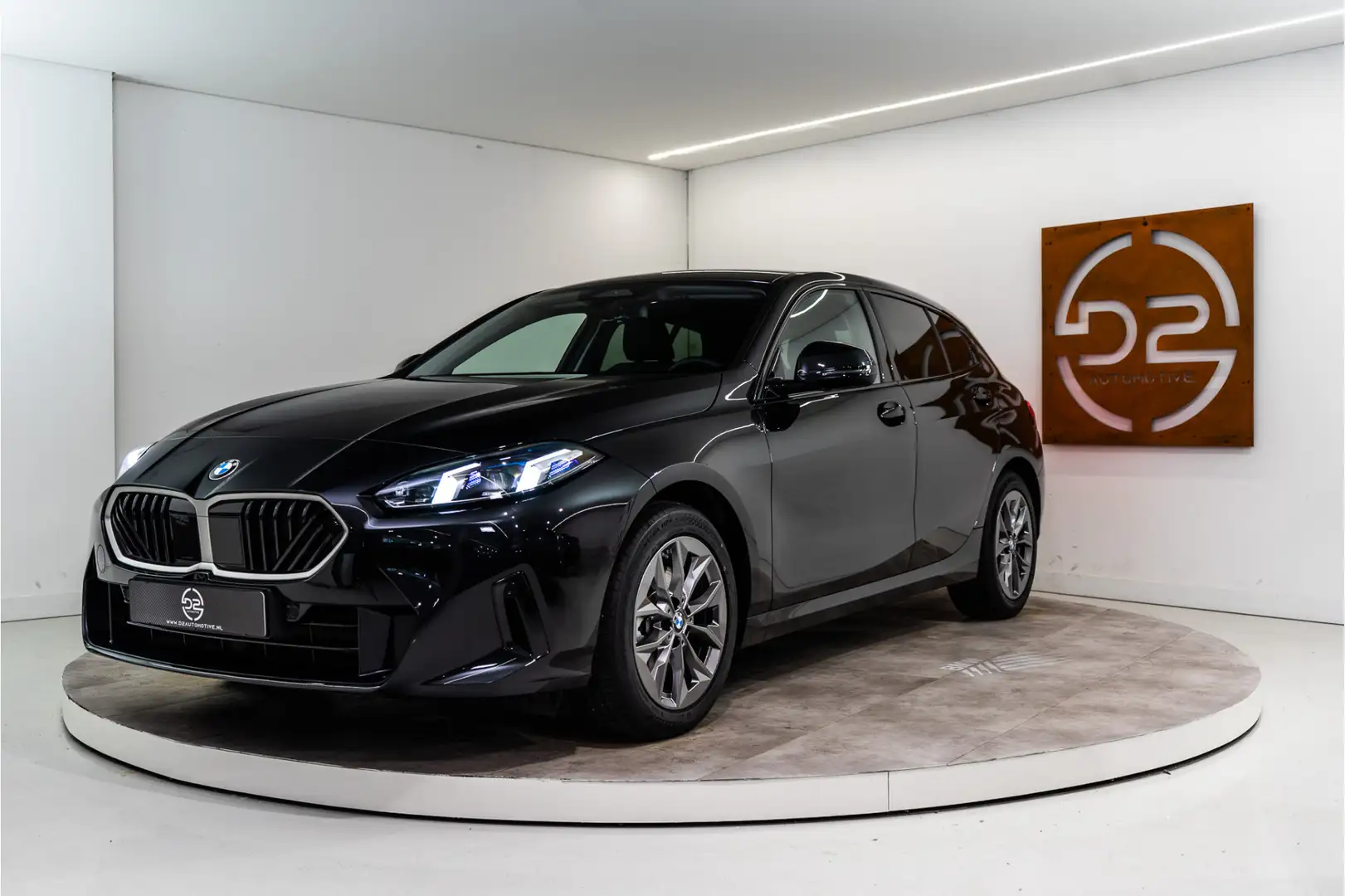 BMW 120 1-serie Sport Premium 157PK | NIEUW 2025 PER DIREC Negro - 1