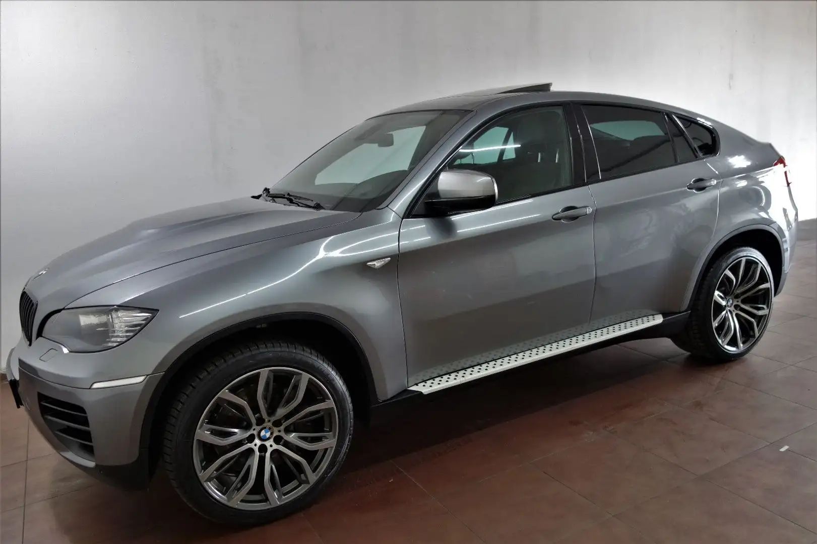 BMW X6 M50d Head-Up/Soft-Close/21-Zoll/Xenon/Navi Grau - 2