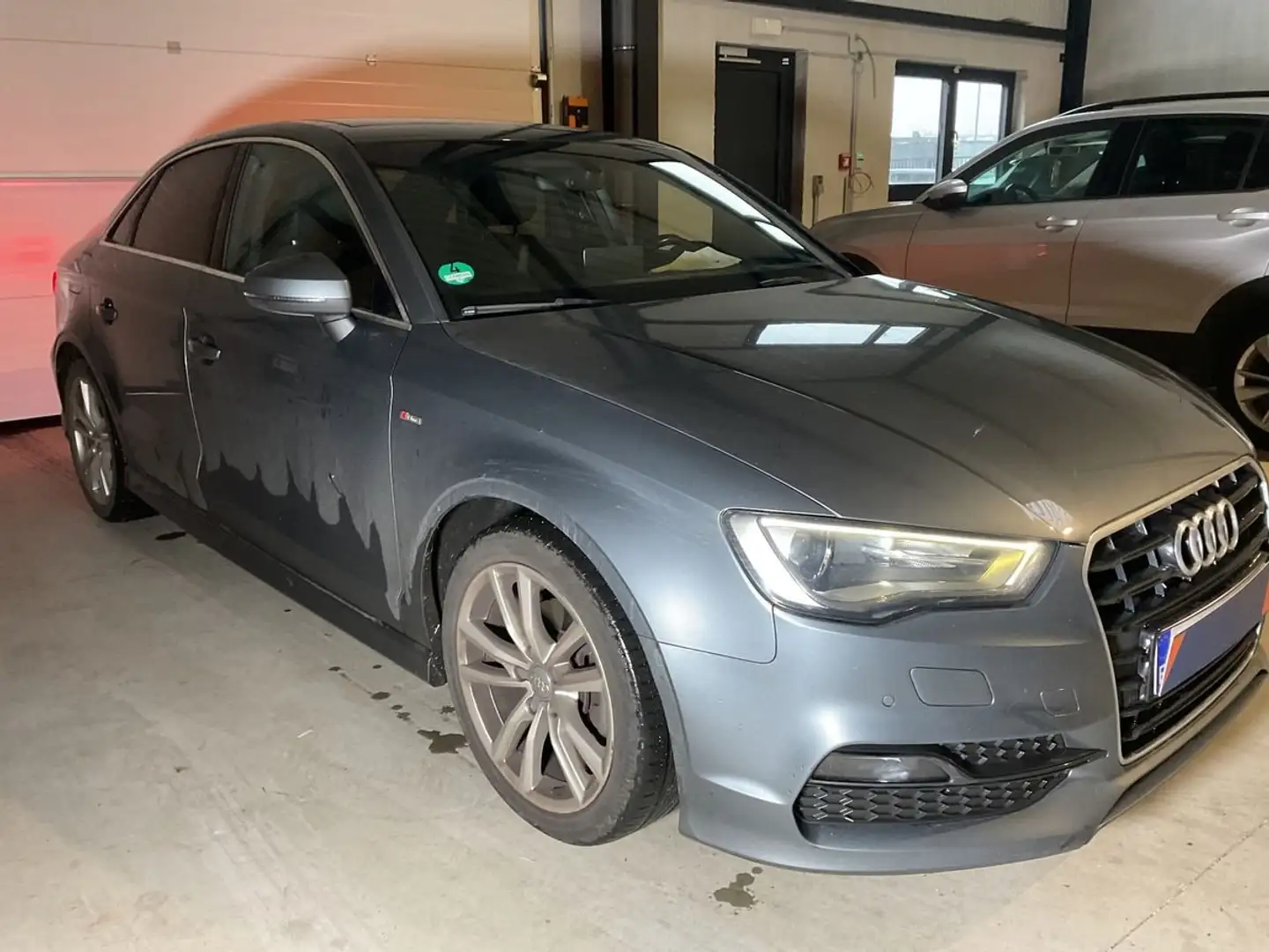 Audi A3 A3 1.4 TFSI ultra Limousine Ambition Gris - 2