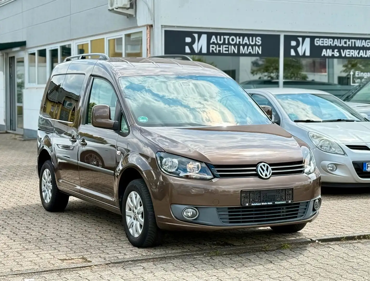 Volkswagen Caddy Comfortline*Aut*Nav*Pdc*Ahk*Shz*Tempomat Braun - 1