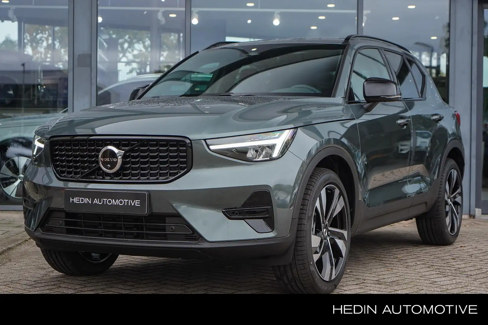 Volvo XC40 2.0 B4 Plus Dark | Stuur & Stoelverwarming | Pilot - 1