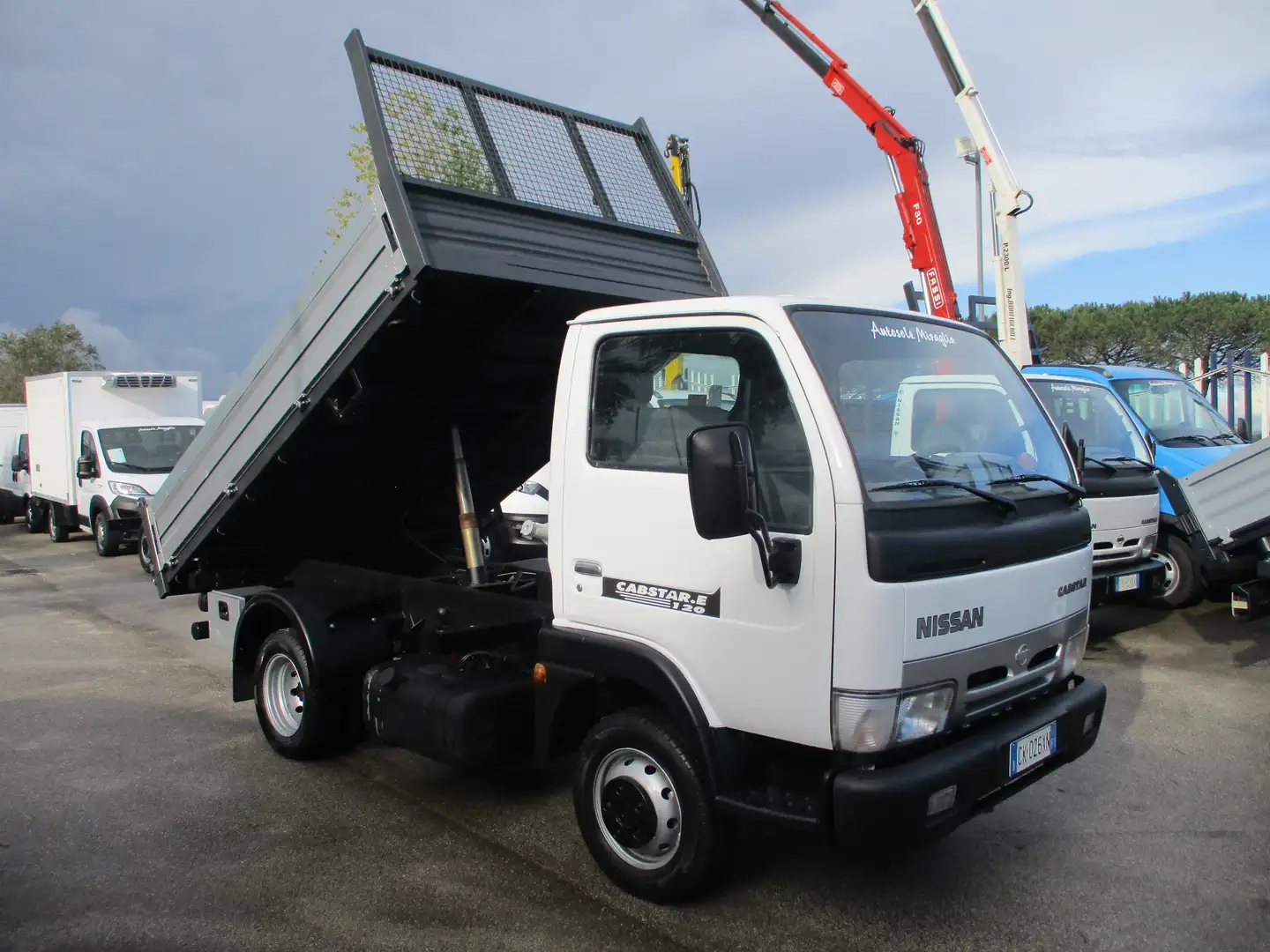 Nissan Cabstar 3000 120CV RIBALTABILE TRILATERALE **PERFETTO** Weiß - 1