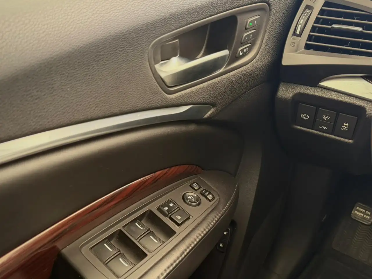 Acura MDX снимка Acura MDX