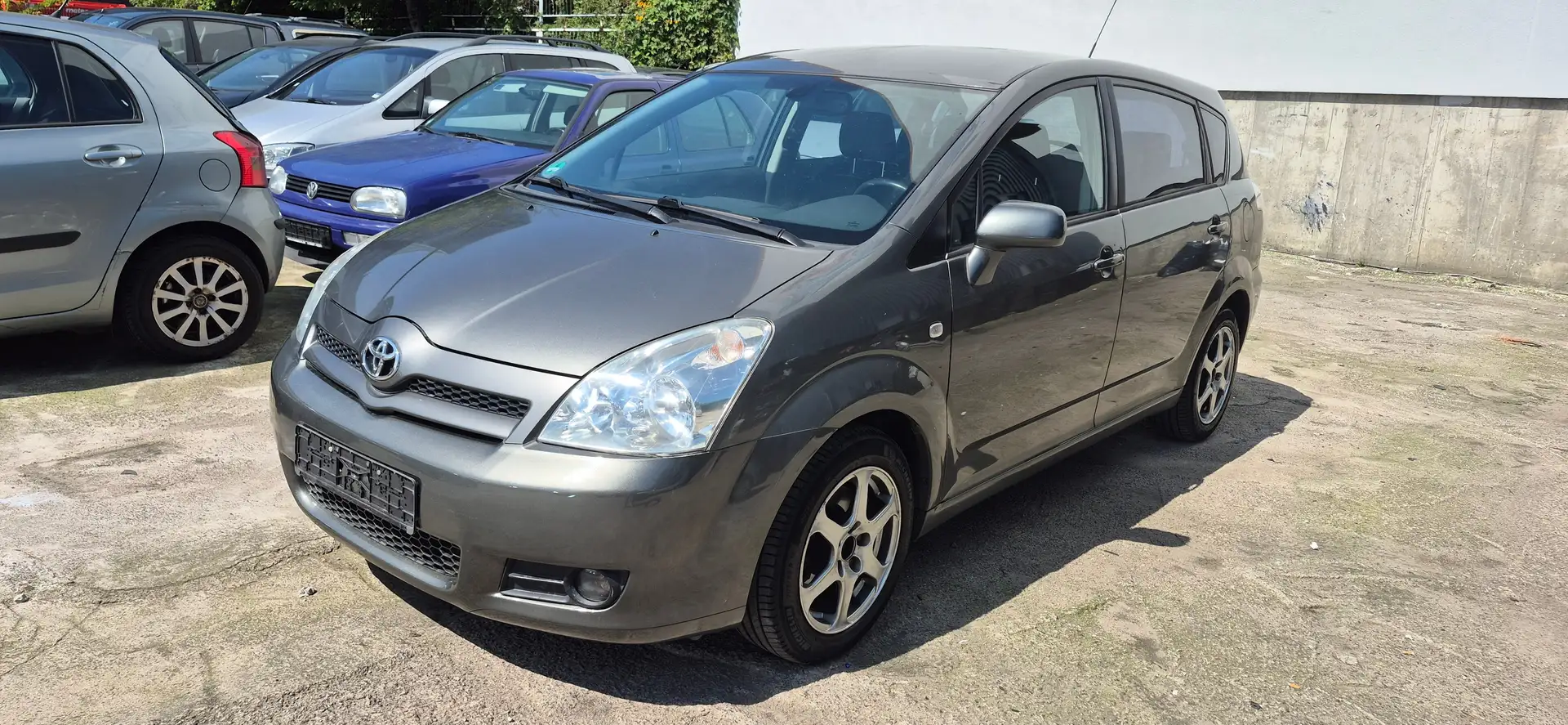 Toyota Corolla Verso 1.8 Sol*7 Sitzplätze*Automatik Getriebe* Grau - 1