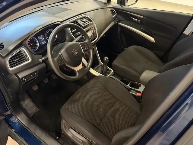 Suzuki S-Cross view 16