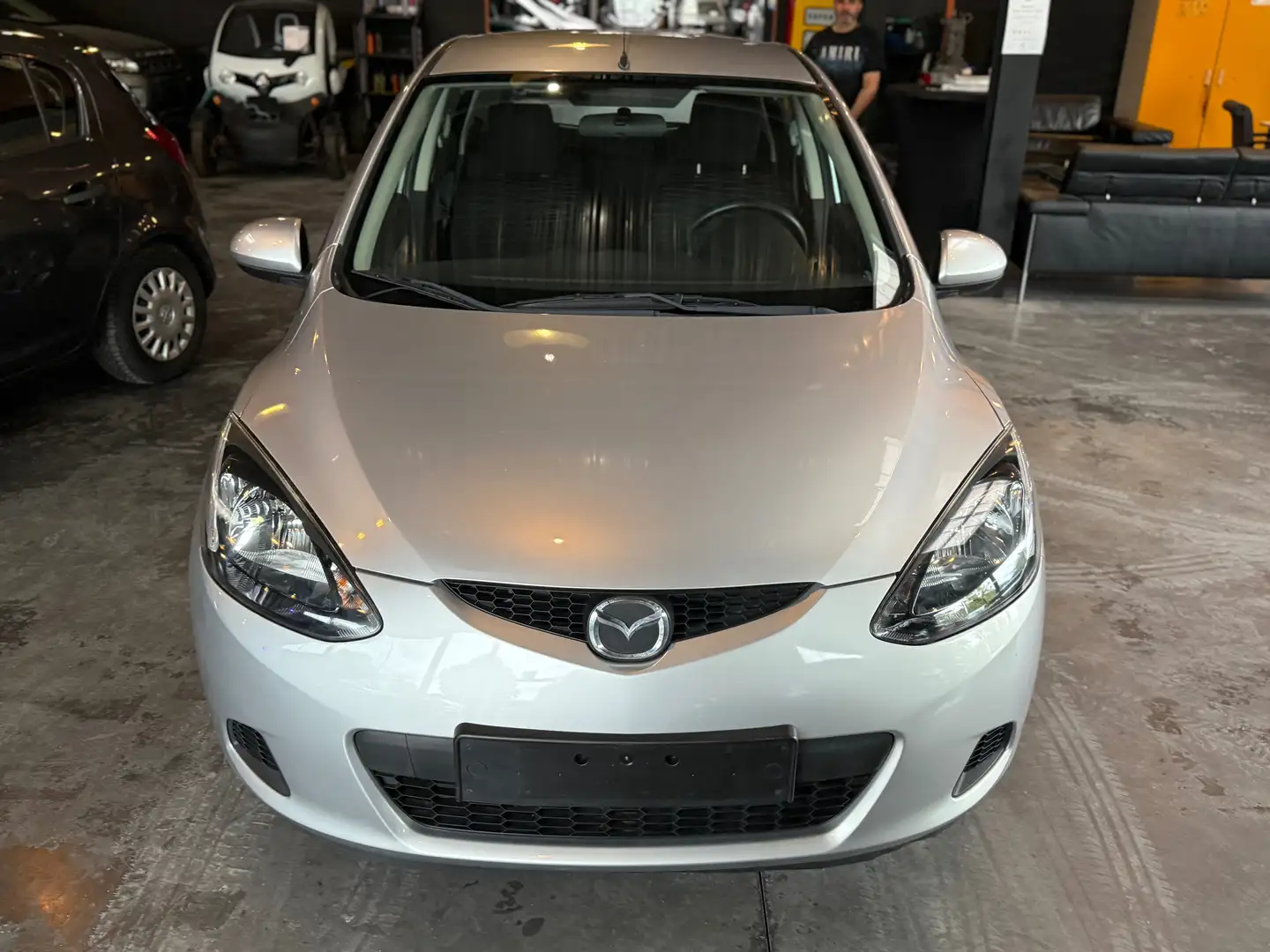 Mazda 2 2 1.3i Groove/12 mois de garantie Grijs - 2