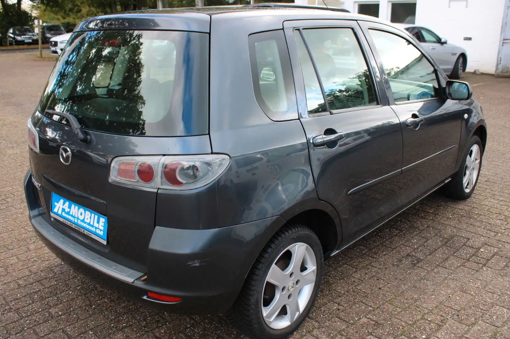 Mazda 2 Lim. 1.4 Active TÜV neu bis 10.2027 Gris - 2