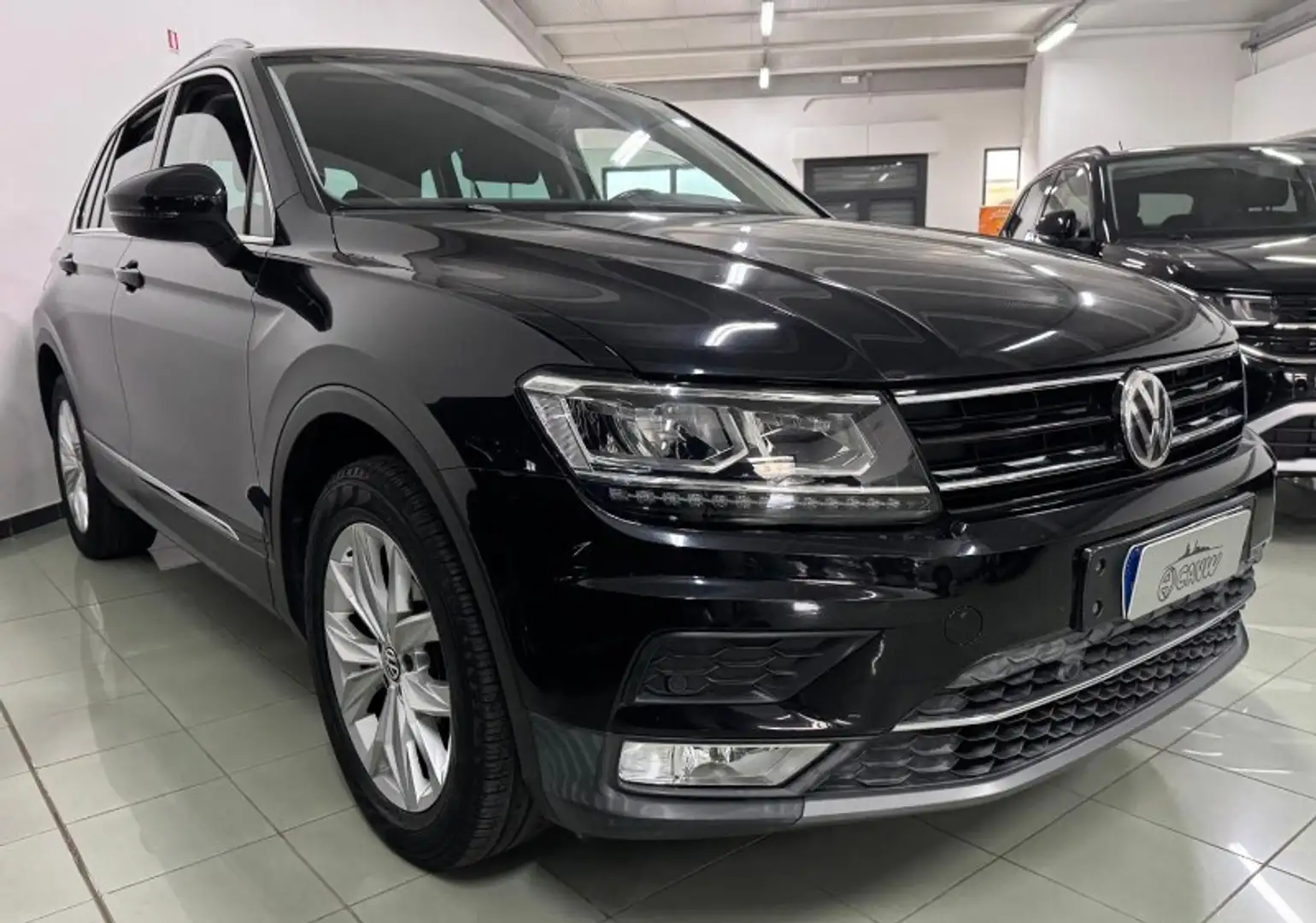 Volkswagen Tiguan 2.0 TDI DSG 4MOTION Executive BMT Negro - 1
