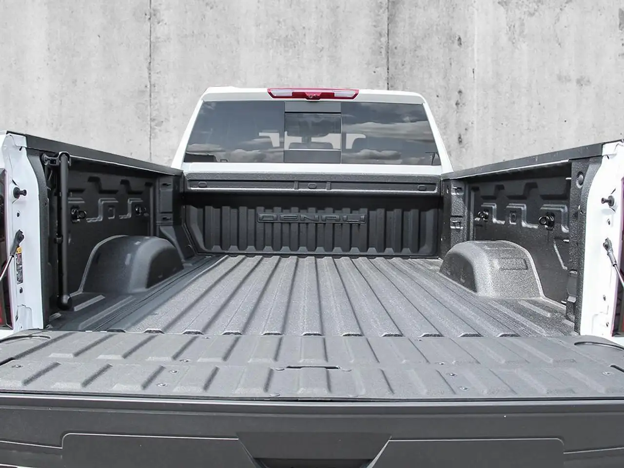 GMC Sierra 3500HD photo GMC Sierra 3500HD