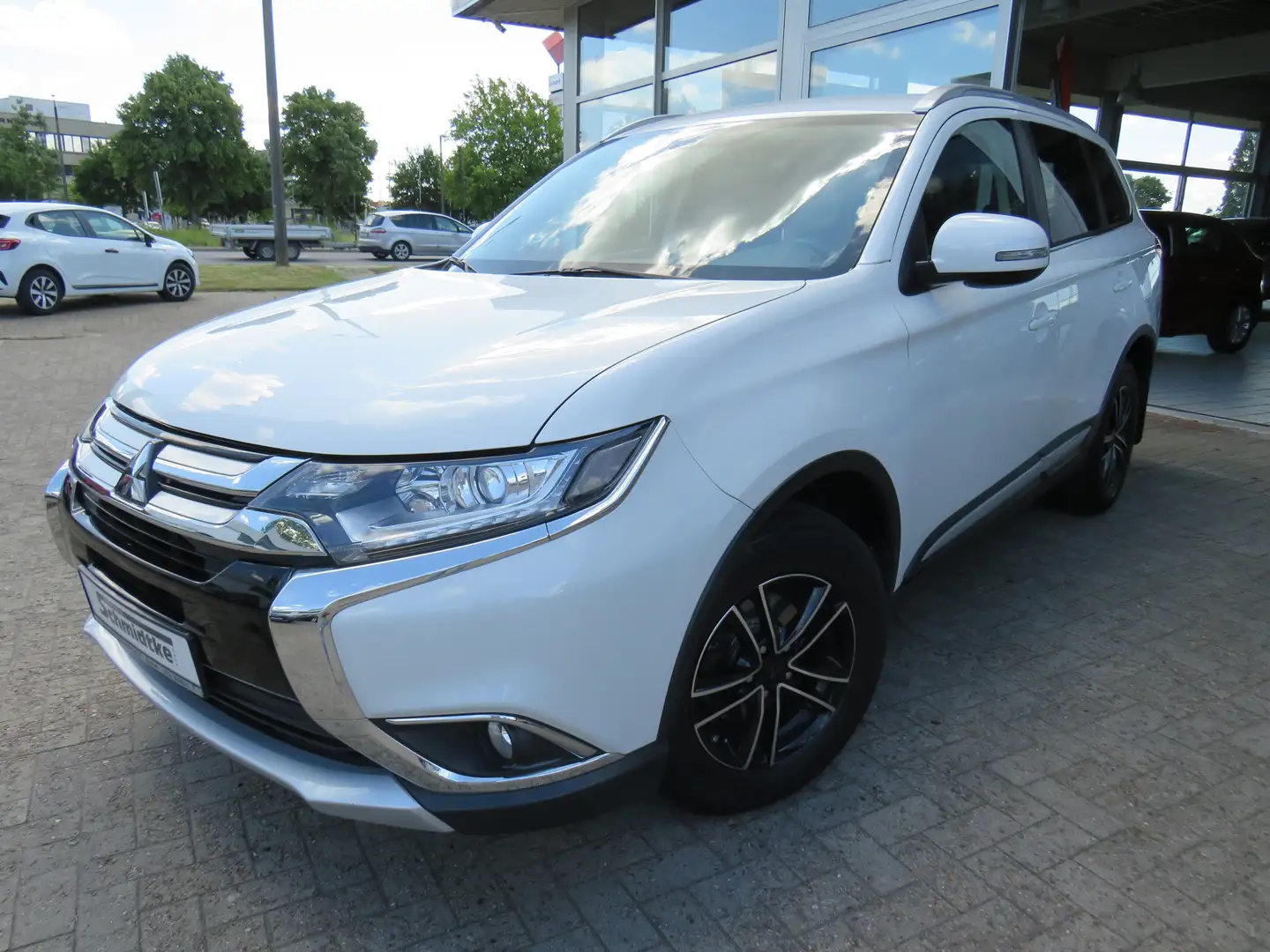 Mitsubishi Outlander Edition 100 2.0 2WD*Temp.*Kamera*Sitzhzg.*SDA Weiß - 1