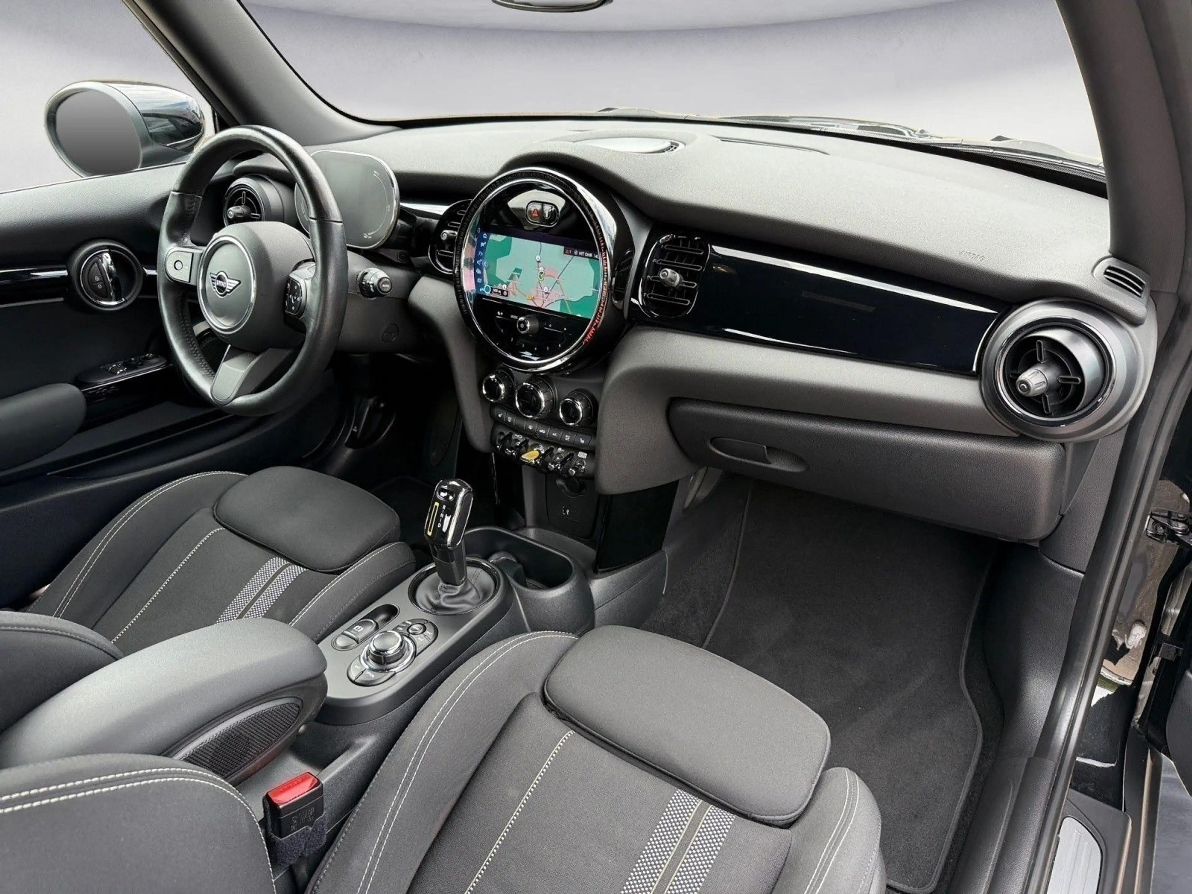 MINI Cooper SE . Classic Trim Navi Klima PDC DAB LED S — photo 13