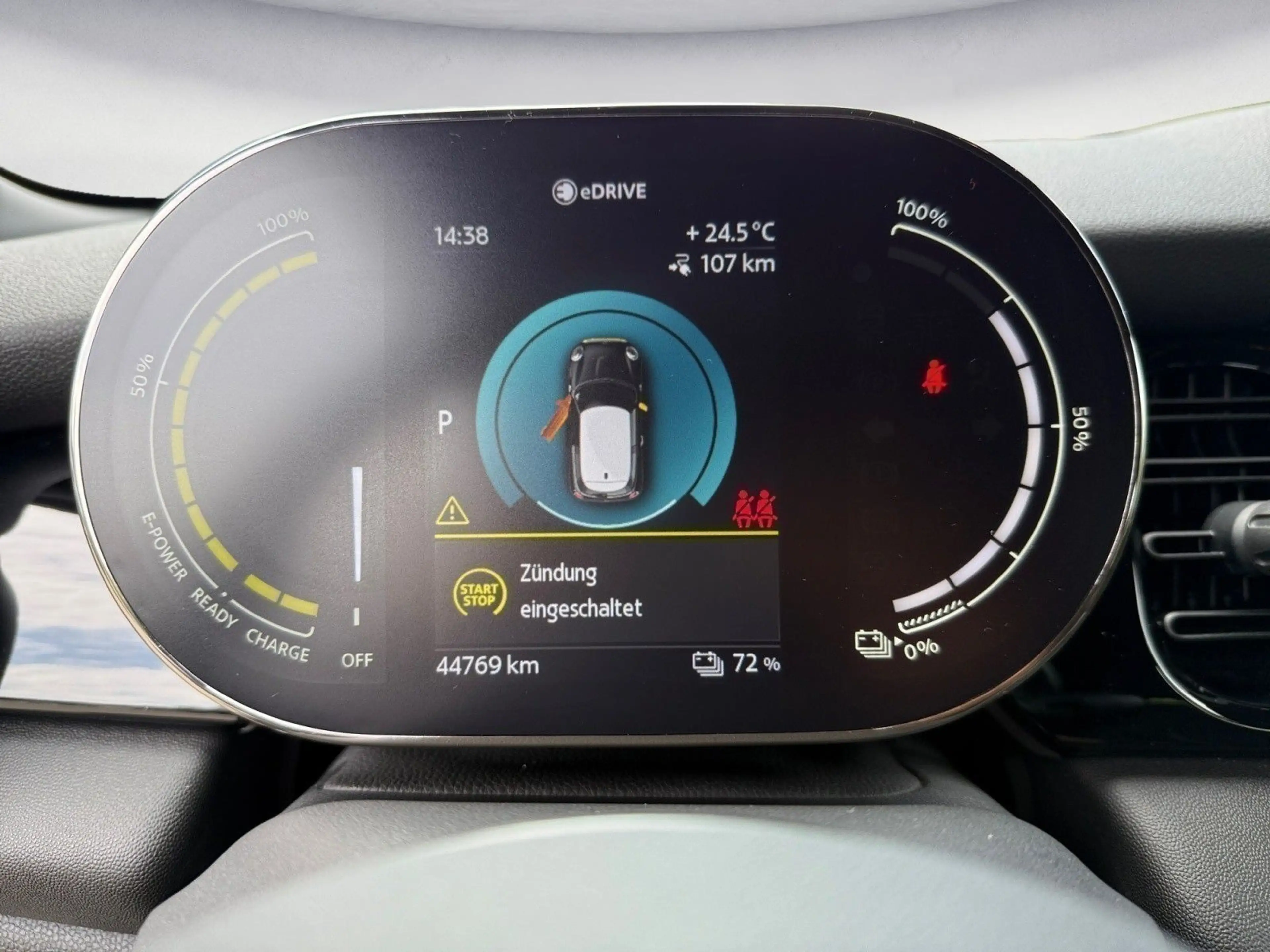 MINI Cooper SE . Classic Trim Navi Klima PDC DAB LED S — photo 11