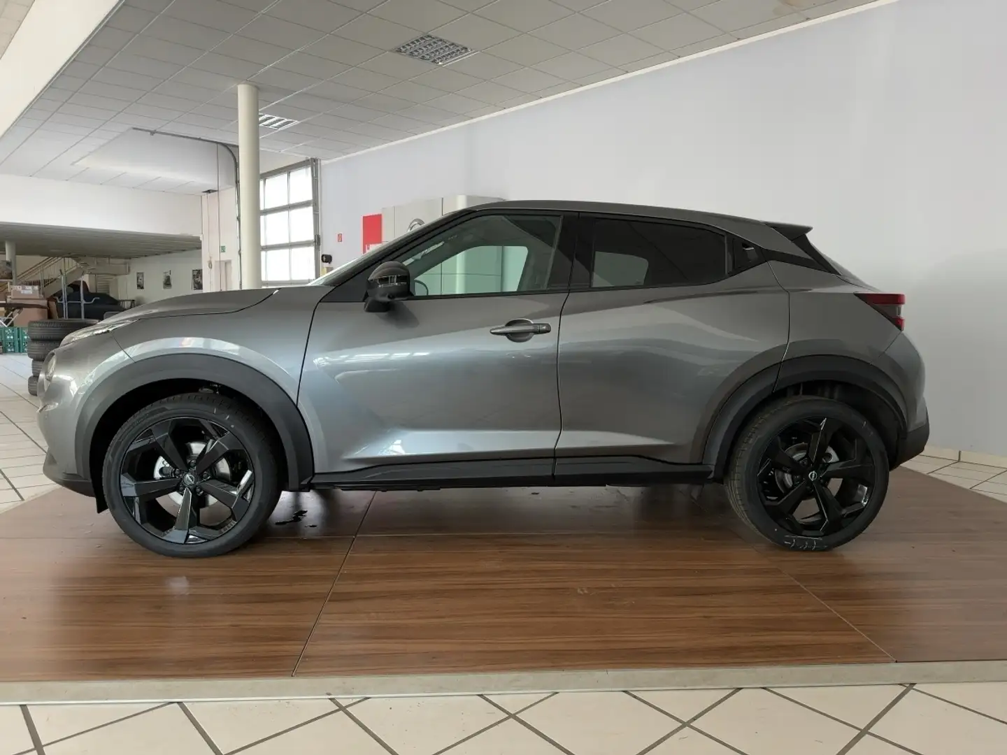 Nissan Juke TEKNA 1.0 DIG-T 114 PS Automatik NAVI+SH Grau - 2