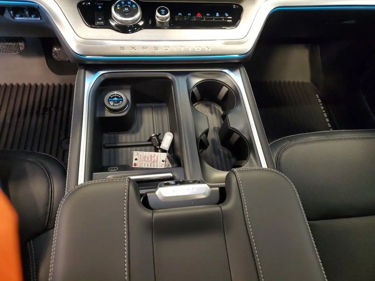 Ford Expedition снимка Ford Expedition